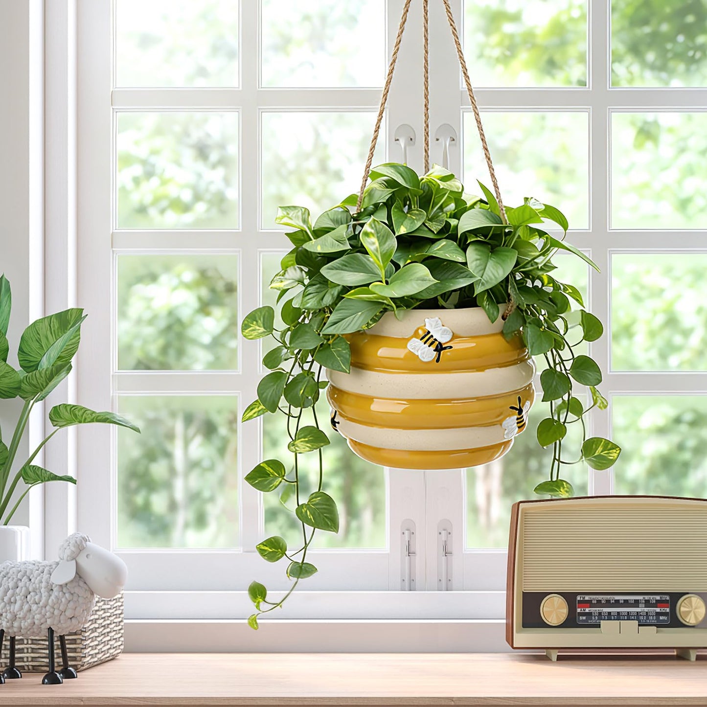 Chonsun Hanging Ceramic Planter 5 Inch Cute Bee Plant Pots Indoor Outdoor Yellow Planter Flower Pot Succulent Plant Pot Ceramic Mid-Century