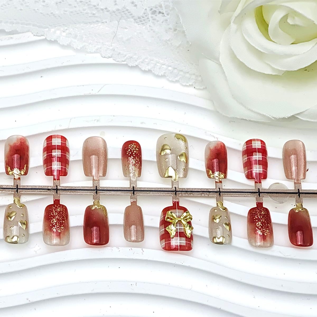 24Pcs Romantic Valentines Press on Nails Short Oval Fake Nails with 3D Bow Plaid Rhinestones Designs Cute Glue on Nail Gold Heart False Nails Glitter Acrylic Full Cover Stick on Nail for Women