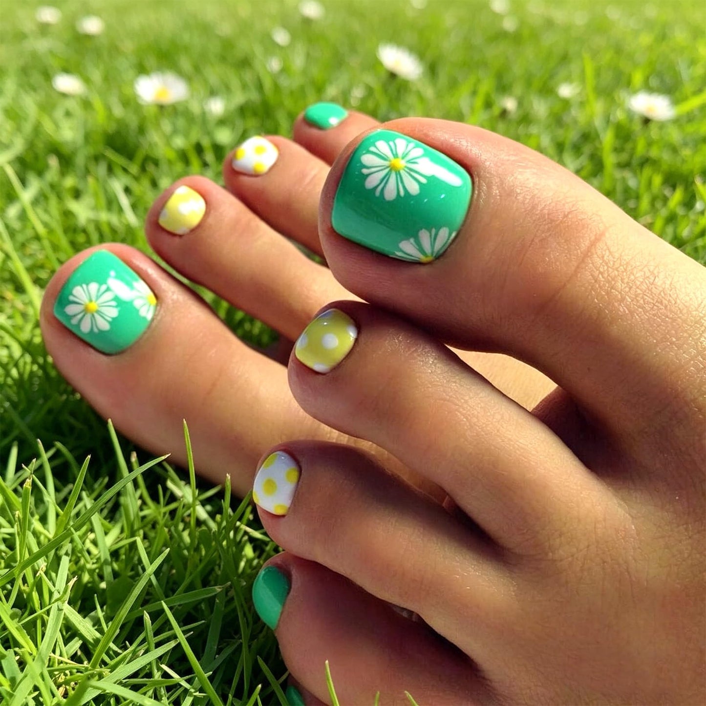 Spring Summer Press on Toenails Short Square Fake Toenails with Daisy Polka Dot Designs Yellow Green Toe Nail Press ons Reusable Acrylic Stick on Toe Nails for Women Manicure 24Pcs