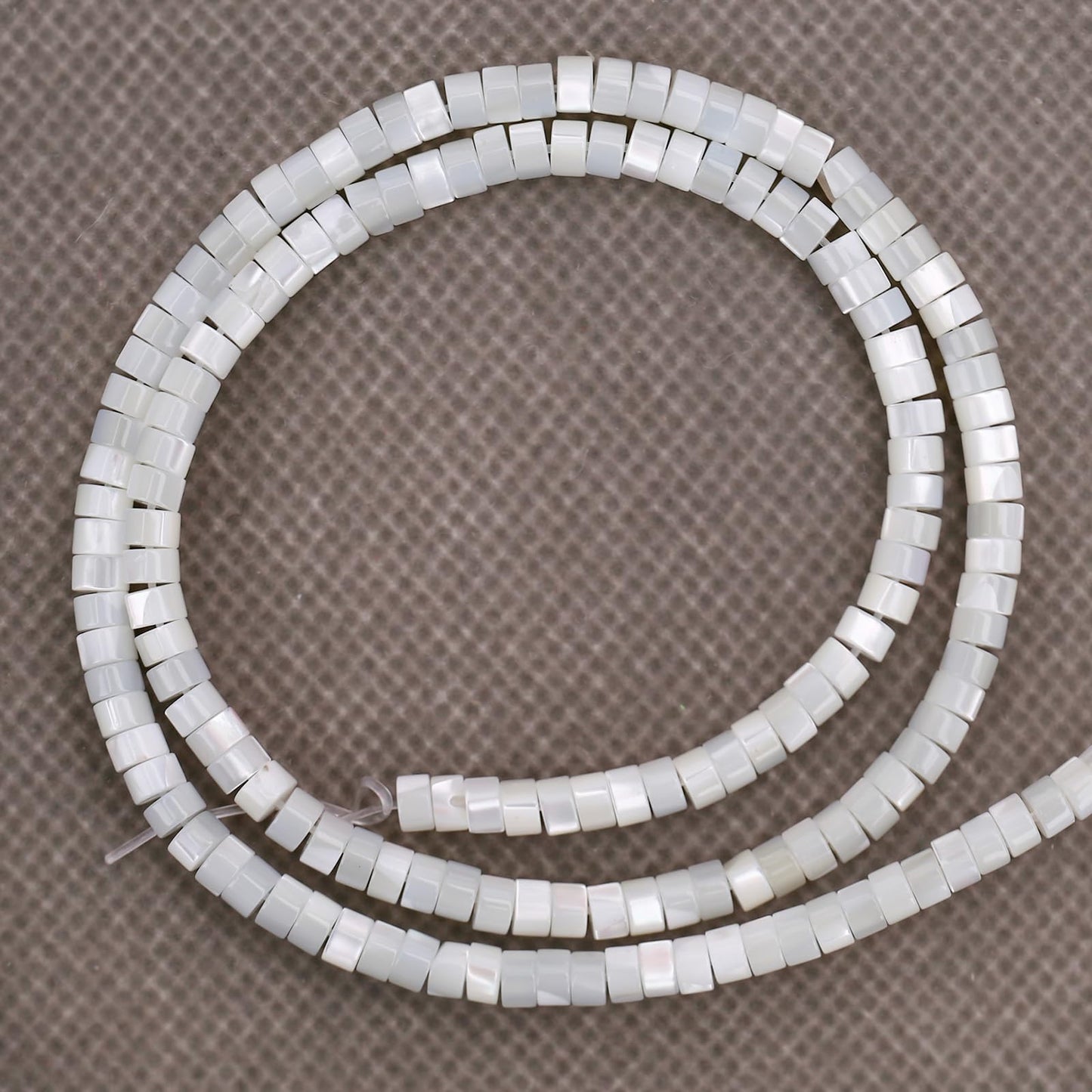 BONNY BOXX 150PCs Natural White Shell Spacer Beads, Loose Semi Precious Flat Round Gemstone Heishi Disc Stone Beads for Beading Jewelry Making 4mm*2mm