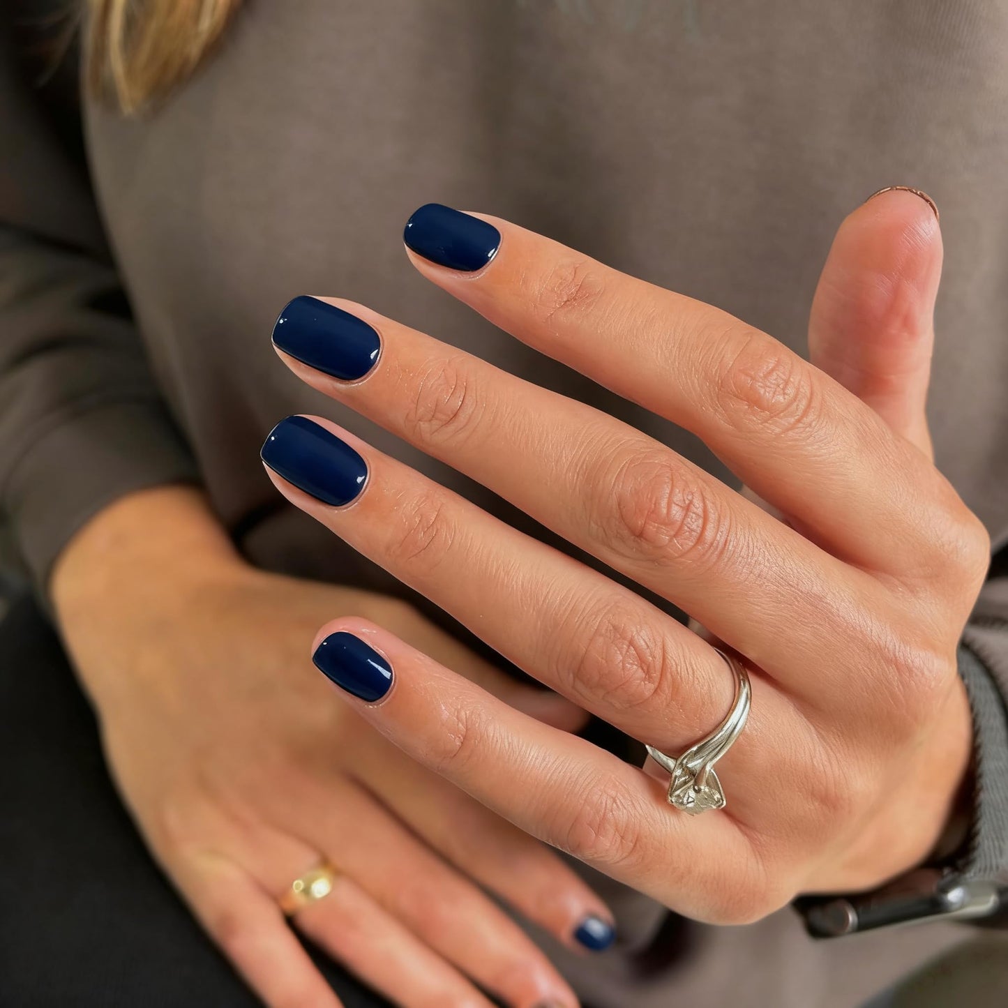 XCREANDO Dark Blue Press on Nails Short Square Fake Nails Glue on Short Square Press ons, Acrylic False Glue on Nail Stick on for Women and Girls 24PCS