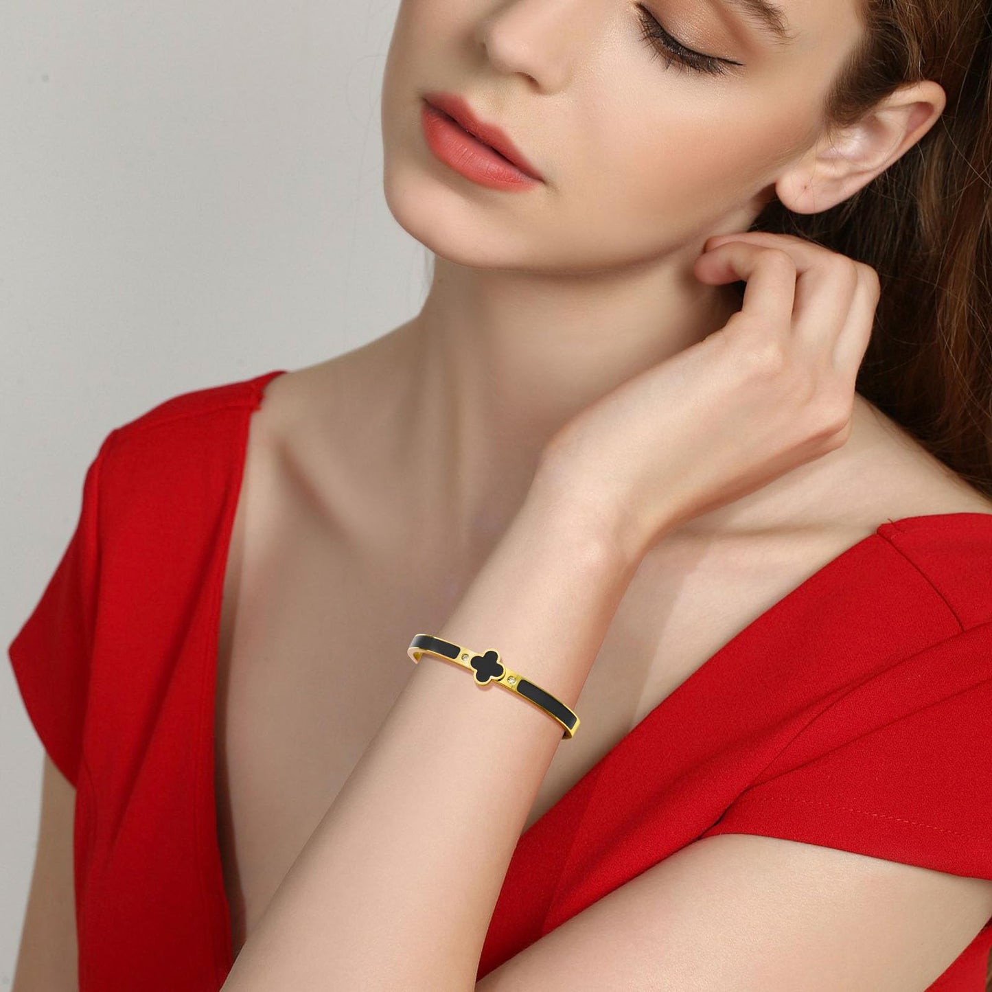 KYJAC 18k Gold Plated Stainless Steel Four Leaf Clover Bracelet for Women - Non-Tarnish, Precision Polished Chunky Oval Bangle in Black, White, Pink, Red Clover Bangle