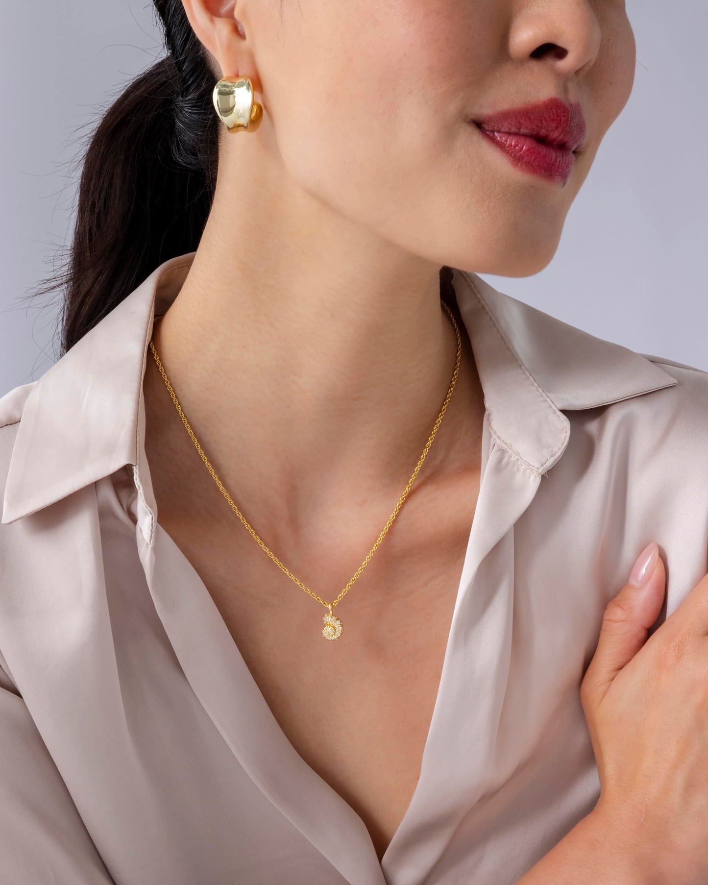 PAVOI 14K Yellow Gold Plated Dainty Boho Beachy Summer Conch Seashell Pendant Necklace for Women | Knit Tightened Rope Chain Necklace