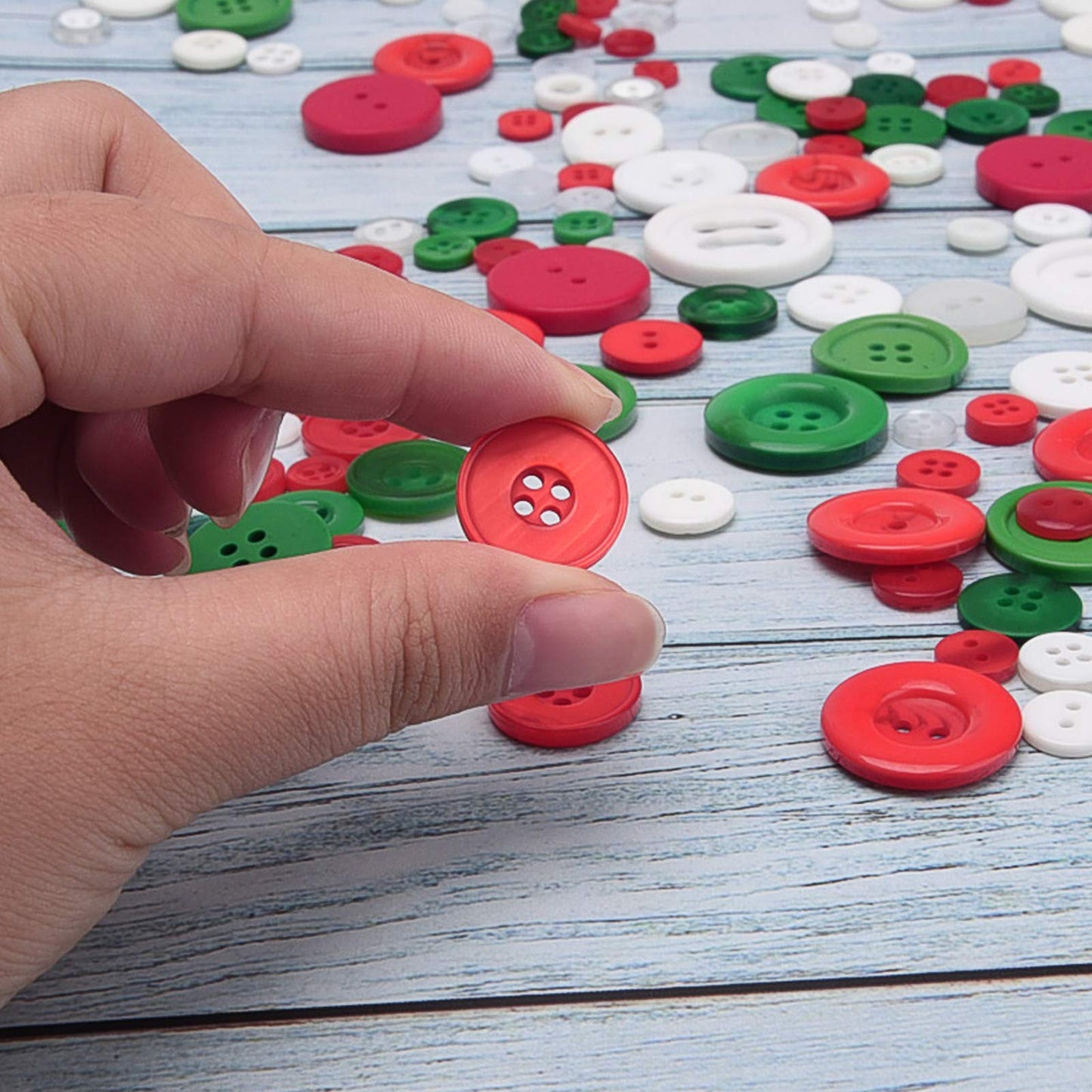 Livder 400g Christmas Craft Buttons Handmade Sewing Red Green White Button for Art Crafts Projects, DIY Decoration