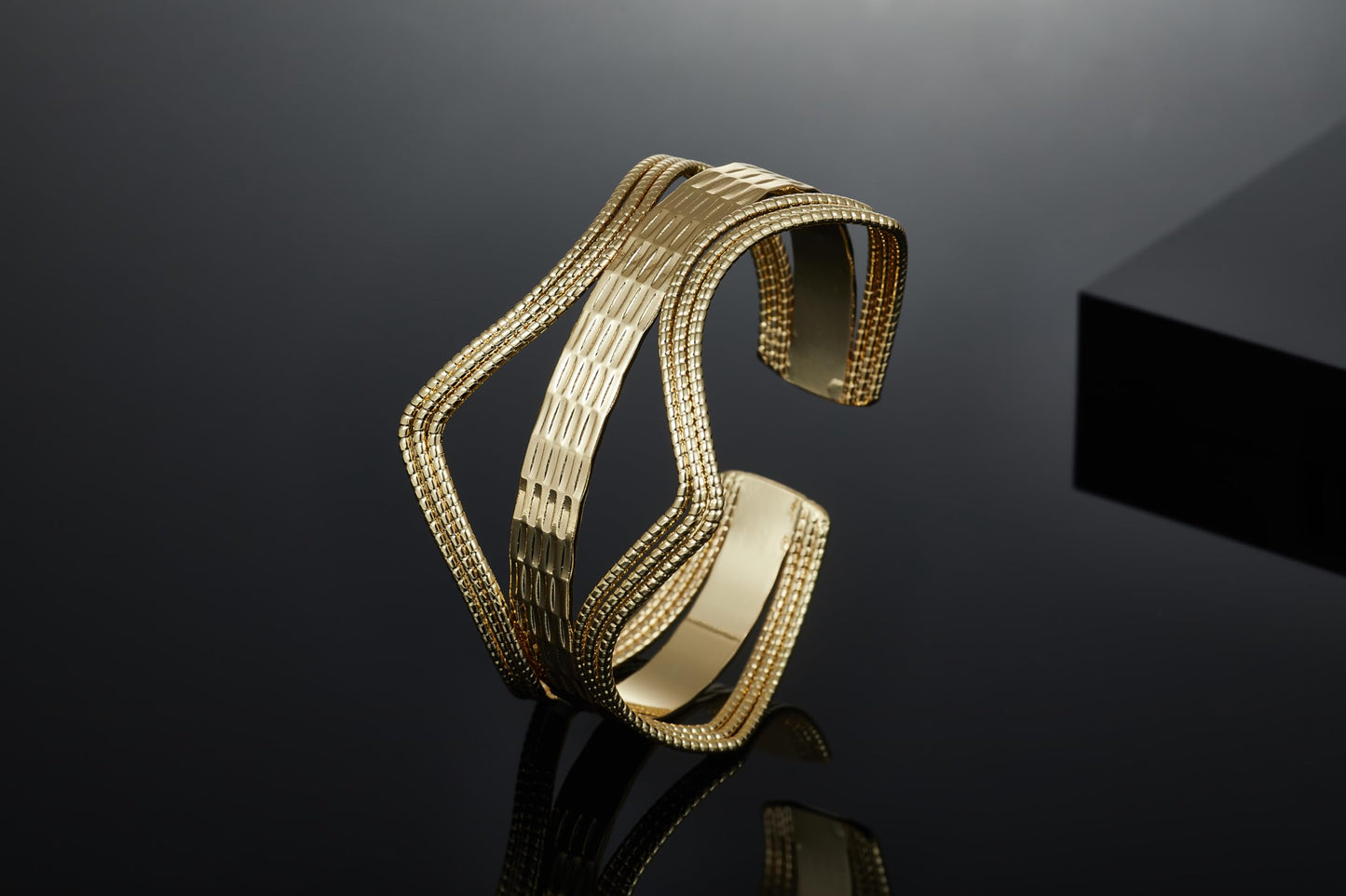 SHINYTE CATALINE Valentine's Day Gift Ideas 14K Gold Plated Chunky Cuff Bracelet For Women,Adjustable Bendable Cuff Bracelets Boho Bangle,Gift for Girlfriend Wife