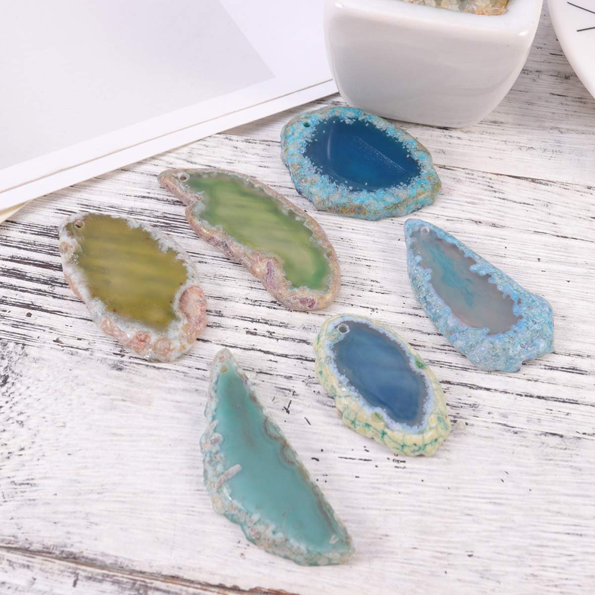 20pcs Natural Agate Slices Colorful Geode Agate Cards Drilled Agate Quartz Slices Irregular Shapes Natural Agate Agate Light Table Slices with Hole DIY Accessory (20PCS)