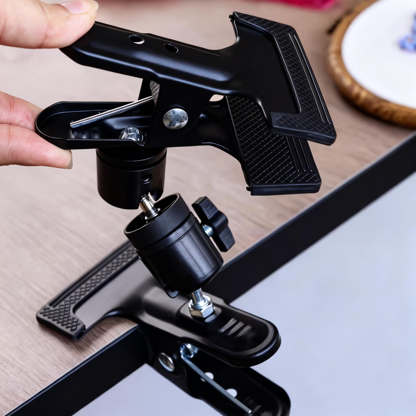 Portable Metal Embroidery Hoop Stand Holder - Rotated Embroidery Hoops Stand Table Clip for Most Size/Shape Embroidery Needlework Hoops