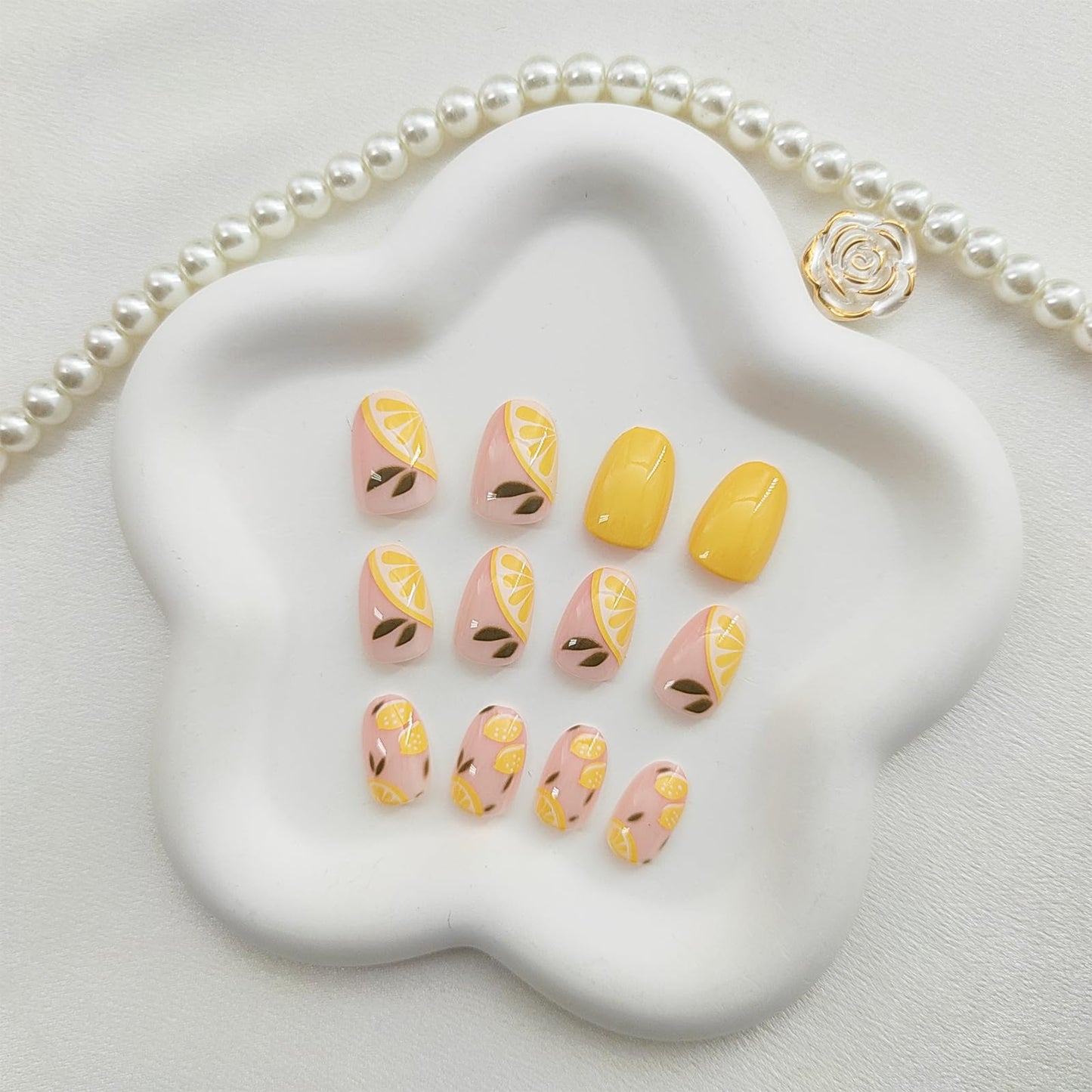 Acrylic Press on Nails Short Round Fake Nails with Lemon Designs Cute Nails Press ons Glossy Glue on Nails Artificial False Nails Yellow Full Cover Stick on Nails for Women 30Pcs