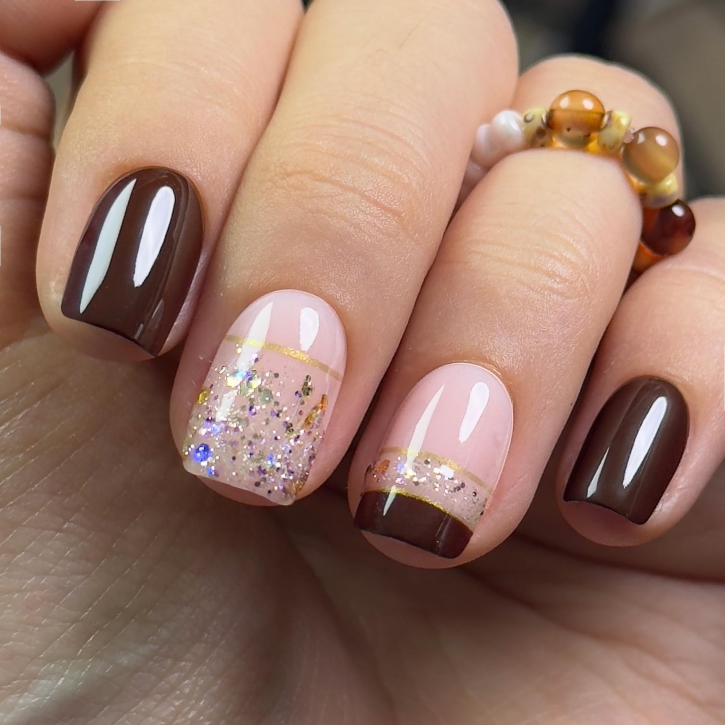 Curvlife Press on Nails Acrylic Medium Fake Nails with Golden brown Design Full Cover False Nails for Women Reusable Nail Kit with Nail Glue Adhesive Tabs