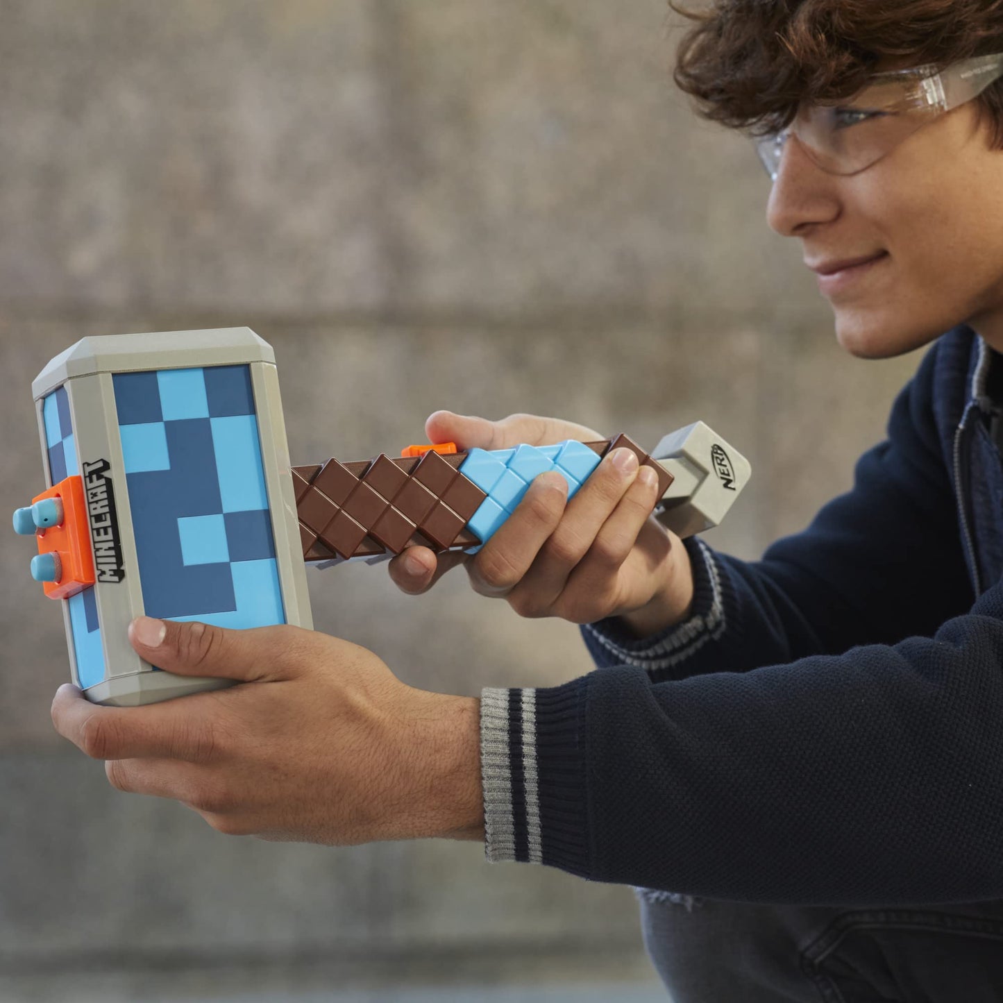 Nerf Minecraft Stormlander Dart-Blasting Hammer, Fires 3 Darts, Includes 3 Official Elite Darts, Pull-Back Priming Handle (Amazon Exclusive)
