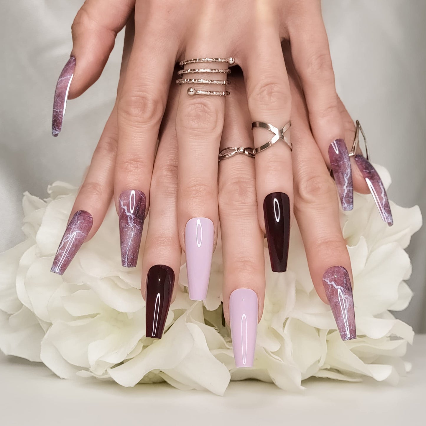 Hypnaughty 24 Pcs Bordeaux Marble Extra Long Coffin Press On Nails and Glue with Light Pink and Solid Bordeaux Reusable XL False Nails (Bordeaux Marble)
