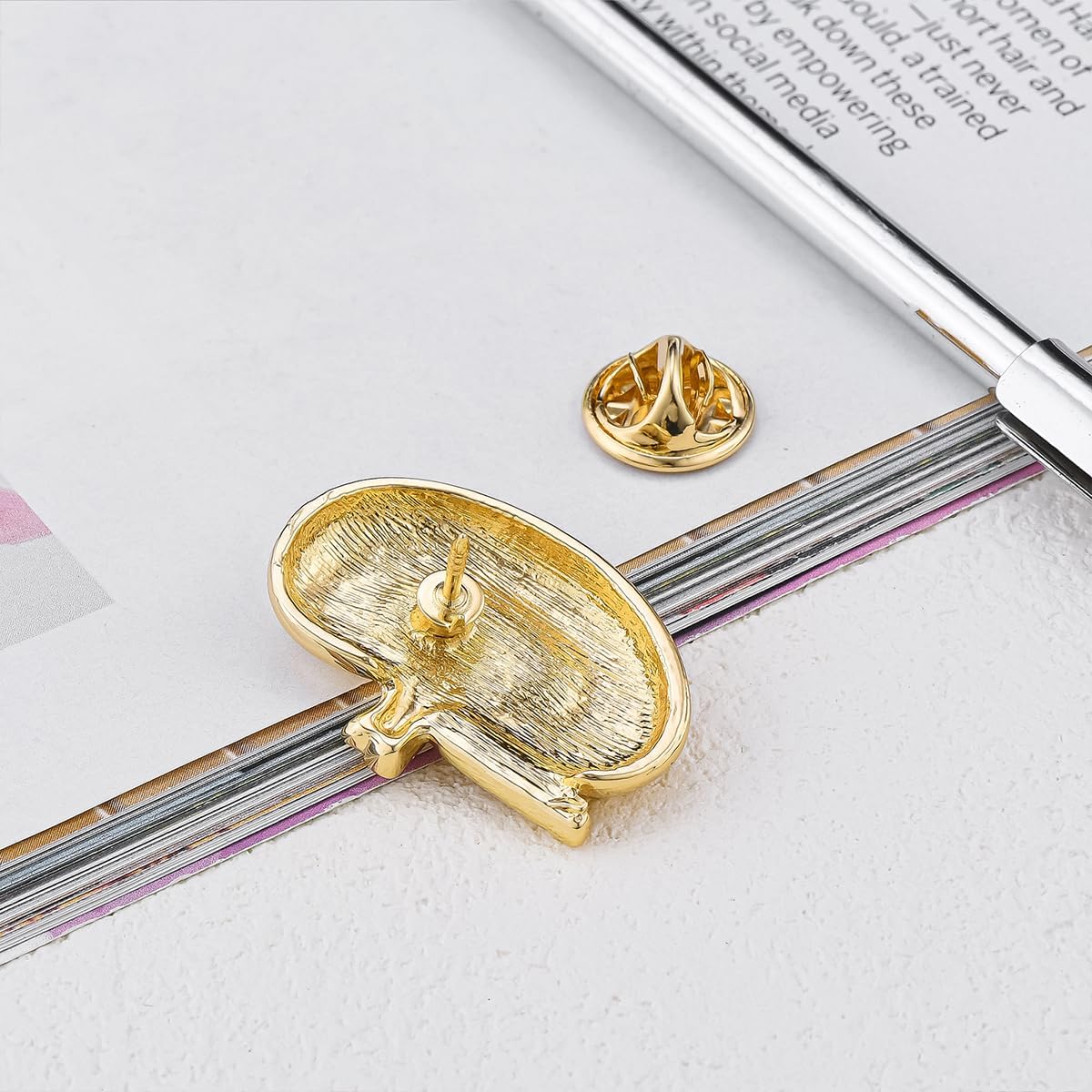 Dr's gift Kidney Anatomy Enamel Brooch Pin Nephrology Cross Section Lapel Badge Jewelry for Nephrology Doctors Nurses Biologists Student Gift White Coat Accessory