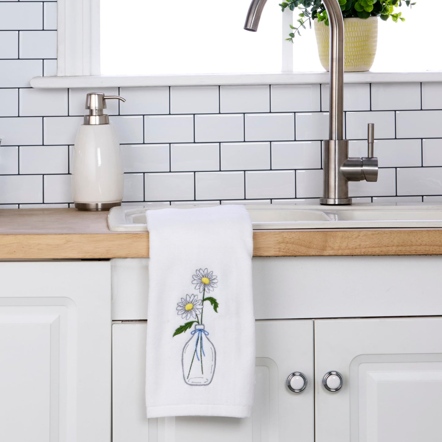 SKL Home Daisies in Vase 100% Cotton Embroidered 2pc Hand Towel Set, Decorative for Bath/Kitchen/Bar & Gift, Optic White