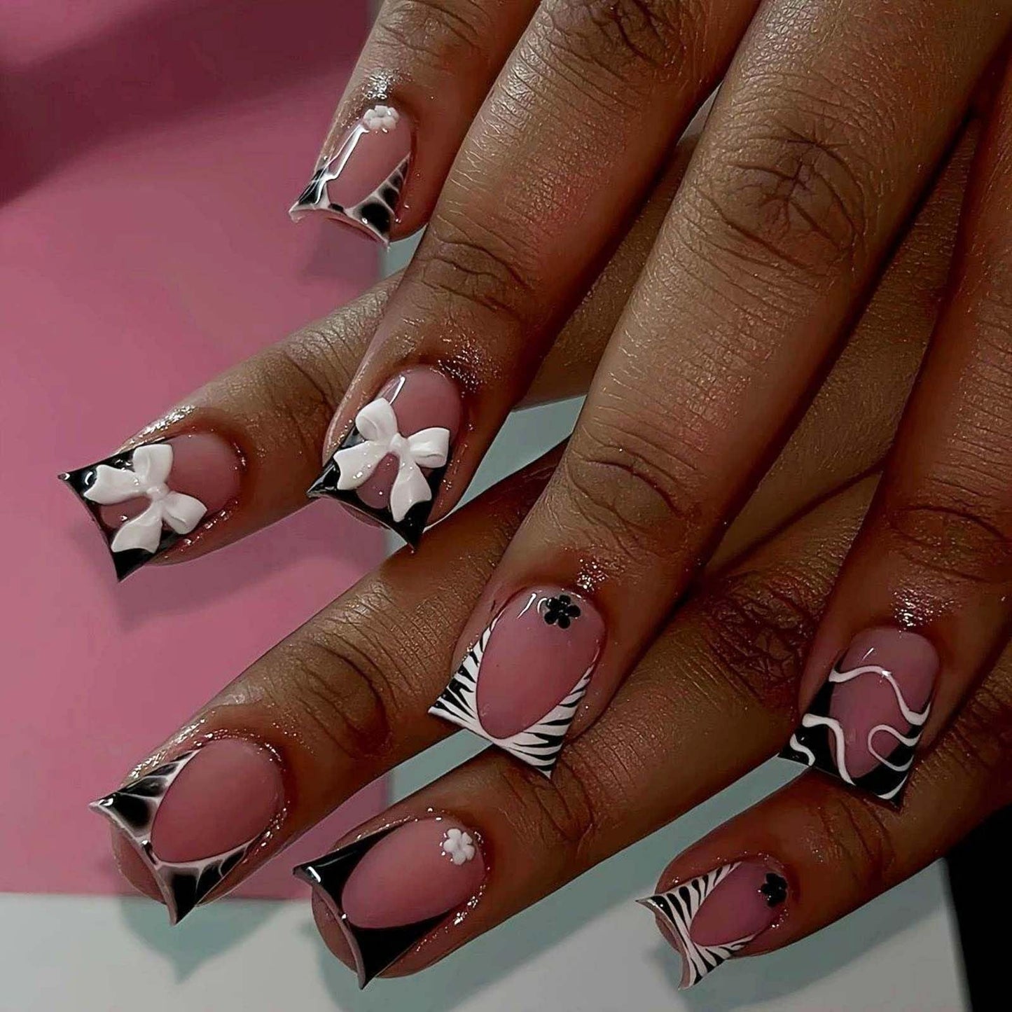 QQPPOLIU French Tip Press on Nails Short Length with Design Fake Nails Nude Glue on Nails for Women 24pcs