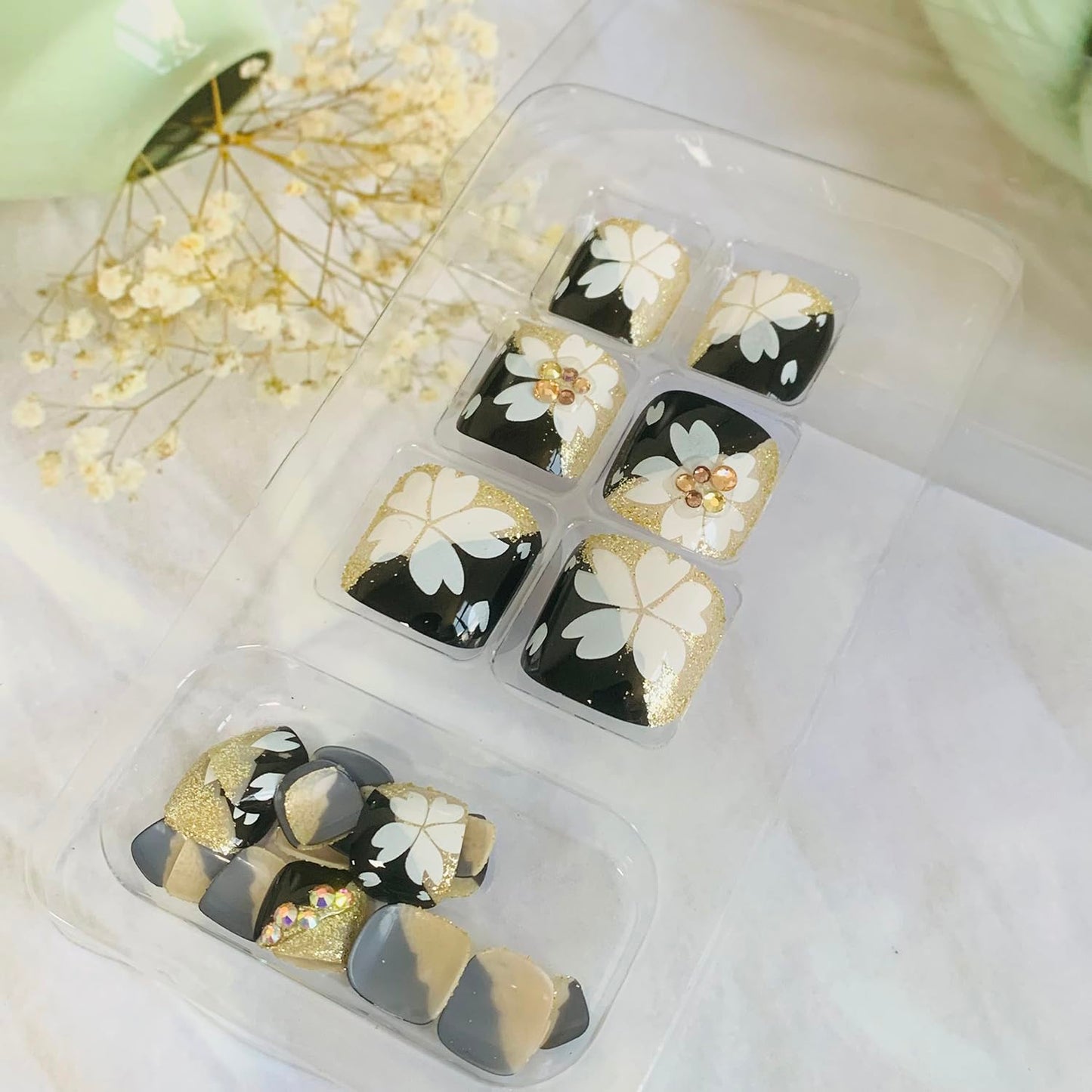 Vezocim Press on Nails with Black White Checkerboard Designs, 24Pcs Artificial White Fake Nails for Toe, Glossy Full Cover Square Acrylic False Toenails, Glue ons Toenails with Charm for Women