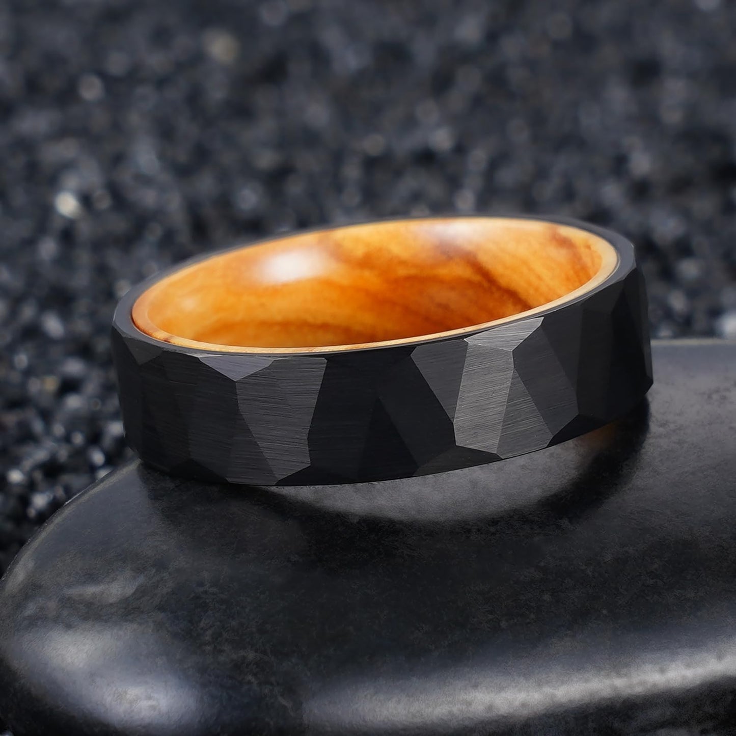JEWPER 6MM 8mm Black/silver/gold Tungsten Rings for Men Womens Couple Fashion Jewelry Promise Engagement Wedding Band Hammered Inner ring inlaid with olive wood Carbide Polished Edge Comfort Fit