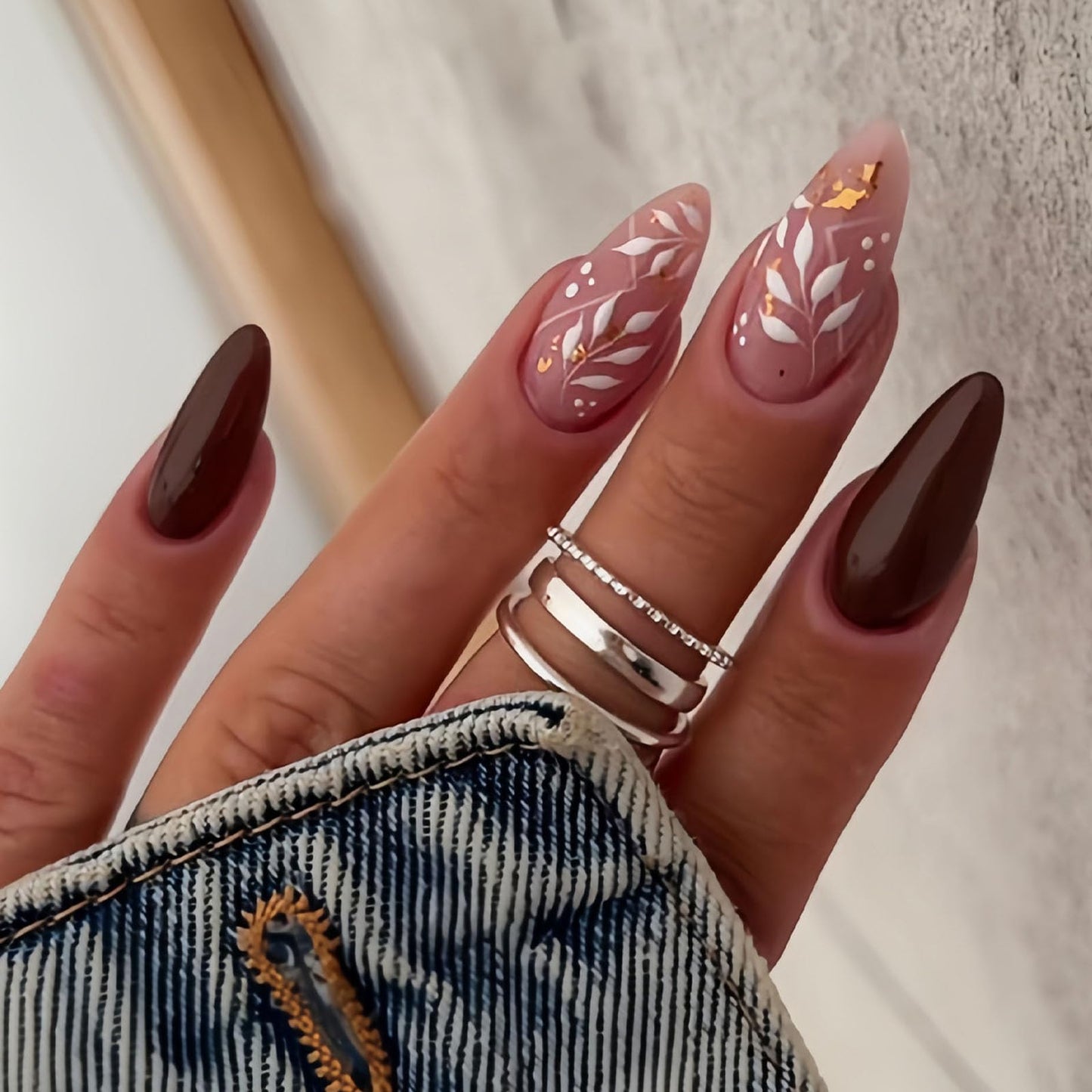 IMSOHOT Fall Press on Nails Medium Almond Fake Nails Fall Brown White Maple Leaf False Nails Glossy Full Cover Glue on Nails for Women 24Pcs