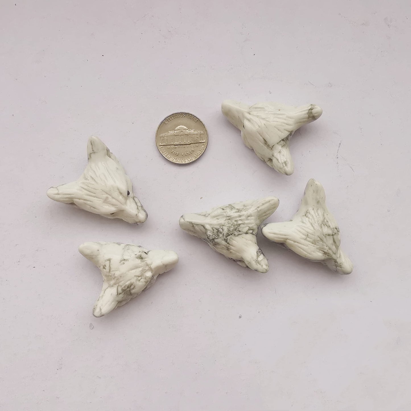 Bacatgem White Howlite Turquoise 1.37 inchs Wolf Head Pocket Crystals and Healing Stone Figurine,Haped DIY-Jewelry Pendant