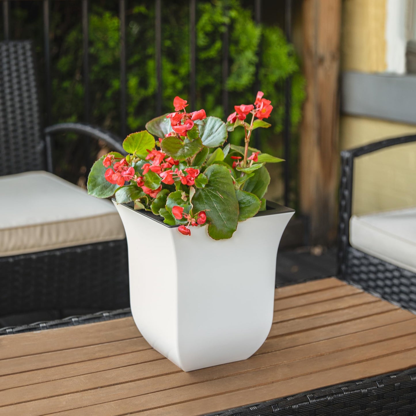 Valencia 8in Planter - White