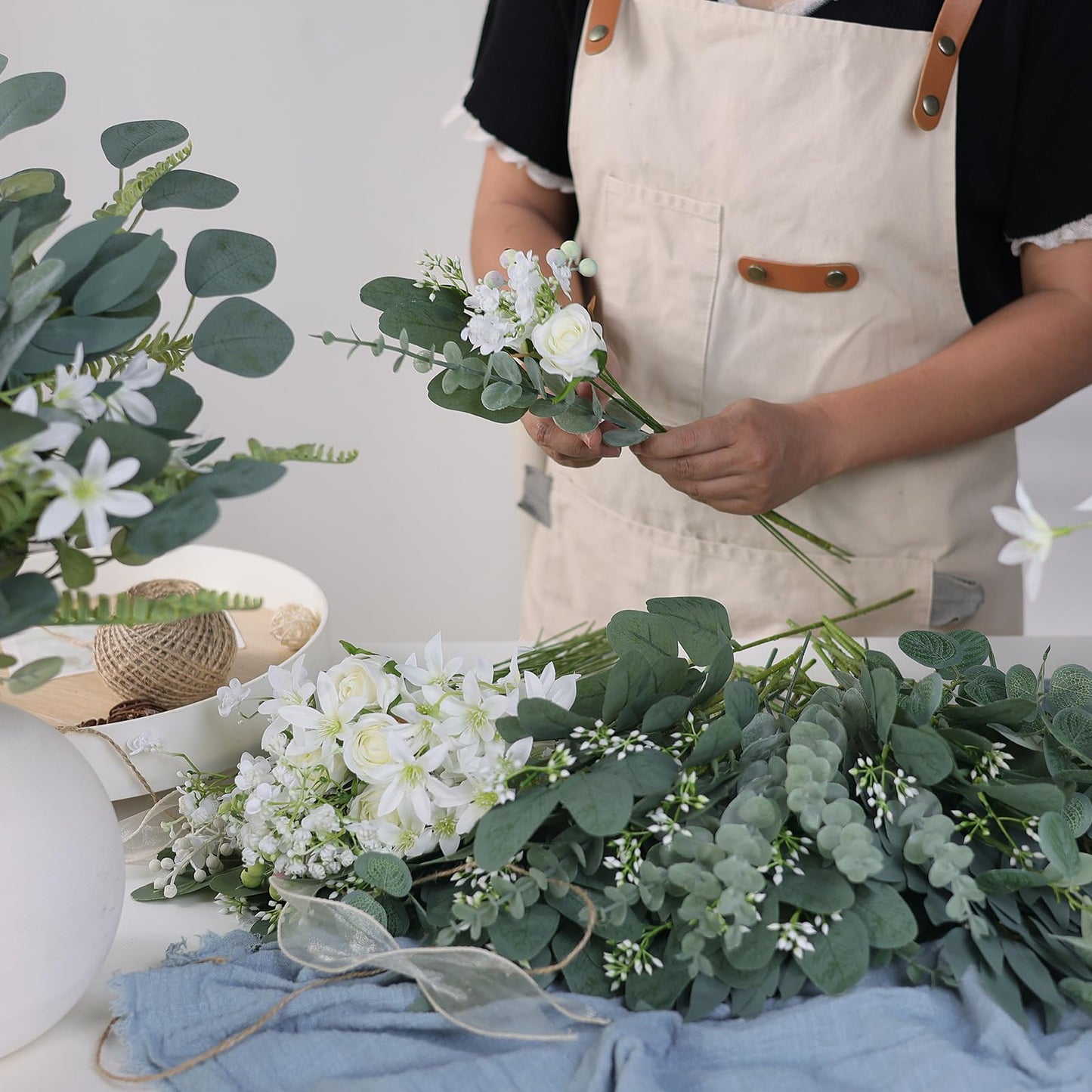 120 Pcs 4 Kinds Mixed Artificial Eucalyptus Leaves Stems Bulk Fake Silver Dollar Eucalyptus Bundle Faux Plants Greenery for DIY Bouquets Floral Arrangement Wedding Engagement Party Decor (Green)