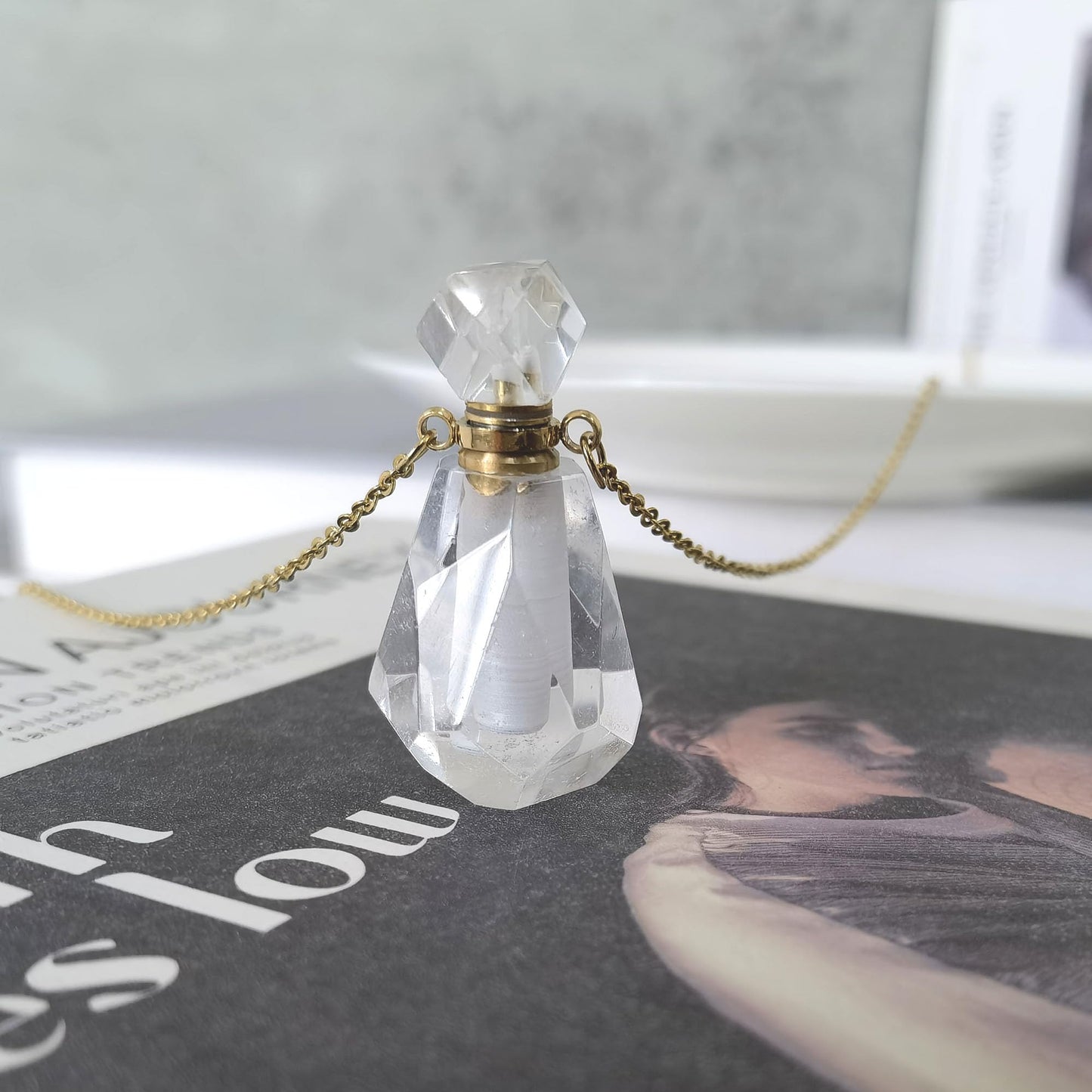 Ladywowu Perfume Bottle Necklace Heart Shape, Amethyst Necklace Healing Crystal for Women, Essential Oil Diffuser Bottle Necklace Jewelry for Liquid (Poly Clear Quartz-Gold)