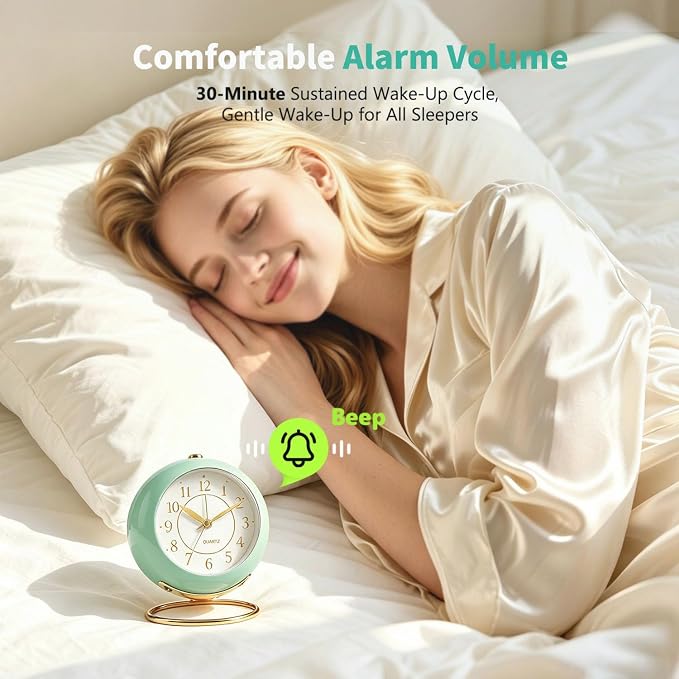 Analog Alarm Clock, Retro Small Desk Clock with Night Light, Backlight Cute Simple Design, Silent Non-Ticking, Battery Powered, Clock for Bedroom,Travel,Kitchen,Bedside Desktop Decor