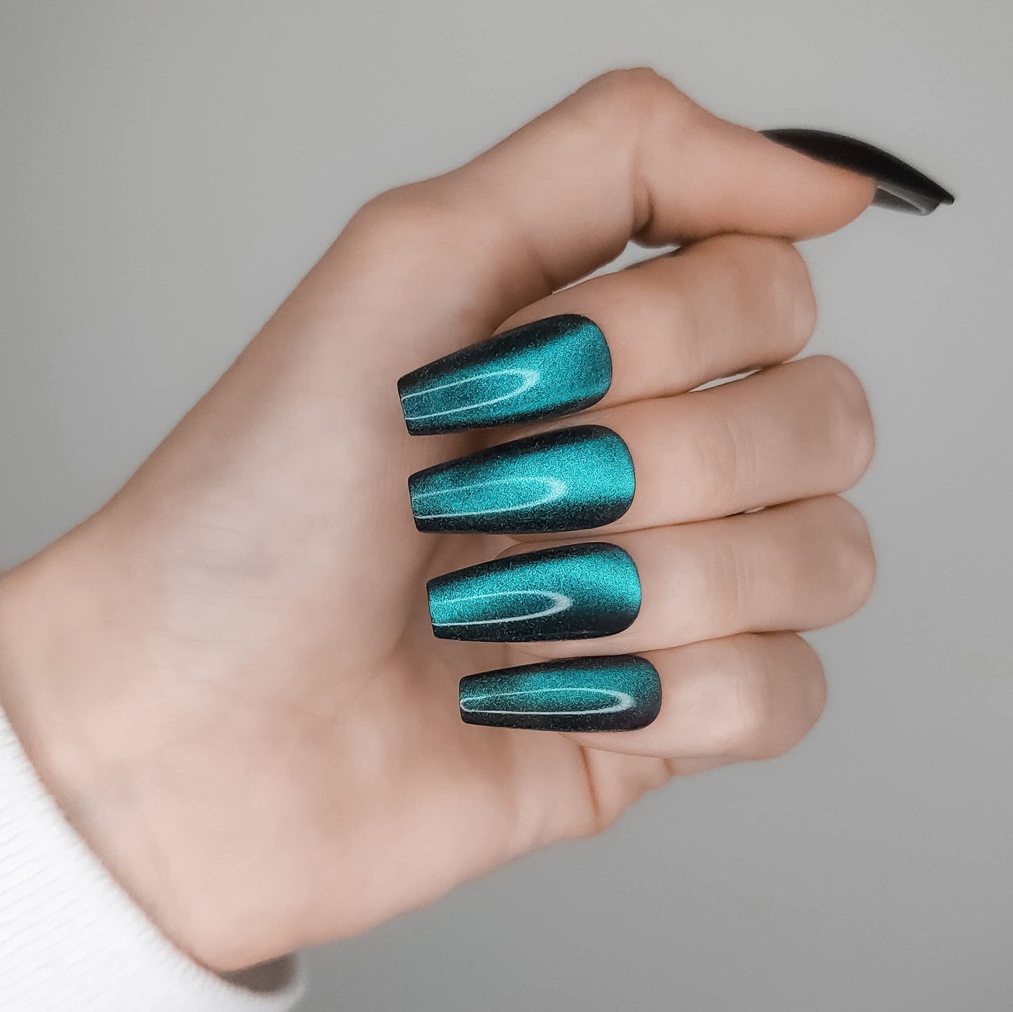Hypnaughty 24 Pcs Ocean Cat Eye Effect Blue Glossy And Sparkly Coffin Long Press On Nails With Nail Kit And Glue (Ocean Cat Eye)