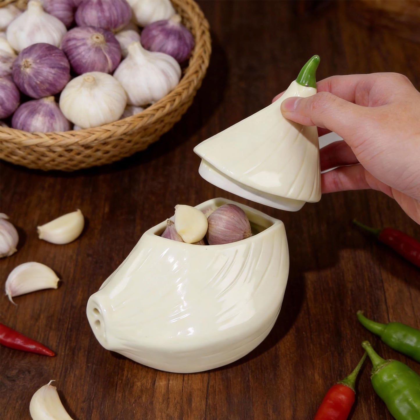 Yohsnor Garlic Keeper for Counter - Stylish Ceramic Garlic Storage Container with Lid, Large Capacity for Fresh Garlic, Peppers, Ginger & Star Anise - Perfect Kitchen Decor & Gift Idea