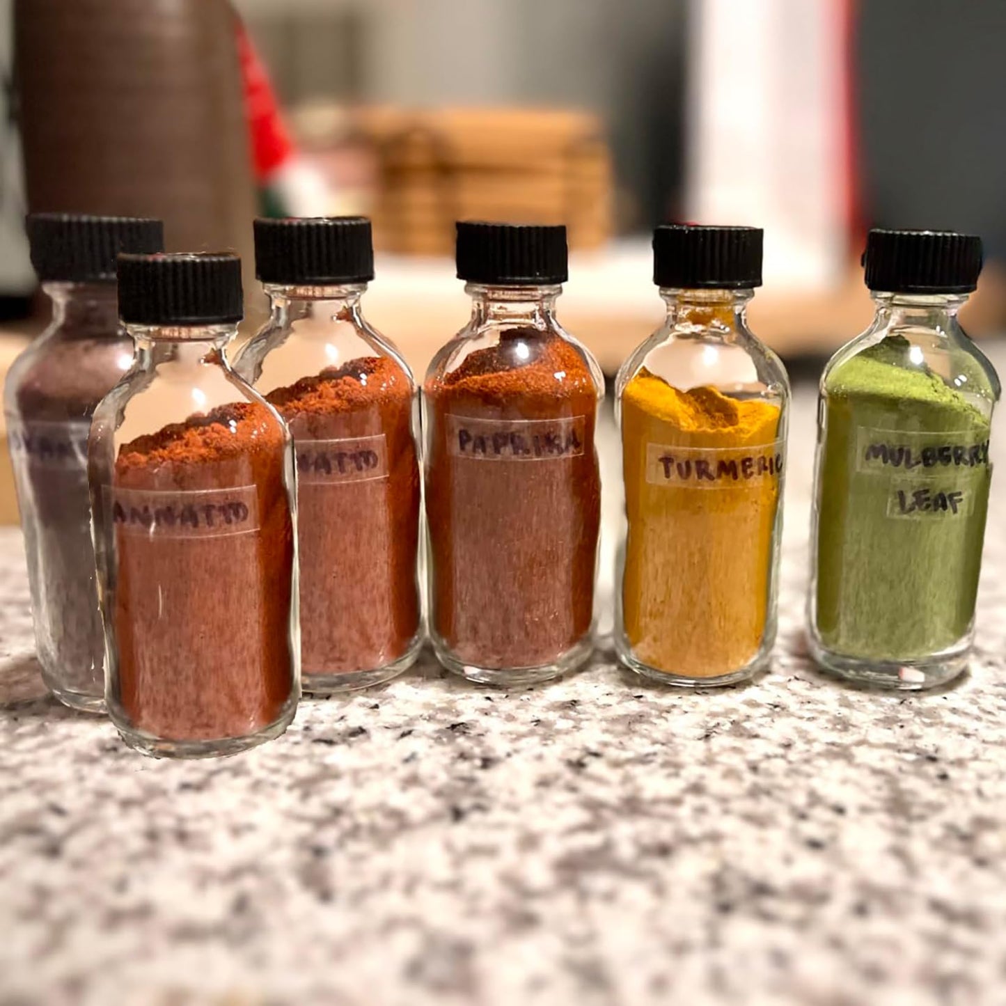 DIDITIME 24 Pack Glass Bottles With Caps, 2 oz Jars With Lids for Ginger Shots, Vanilla Extract, Juice, Oil, Wellness Shot, Hot Sauce - Mini Decorative Bottles