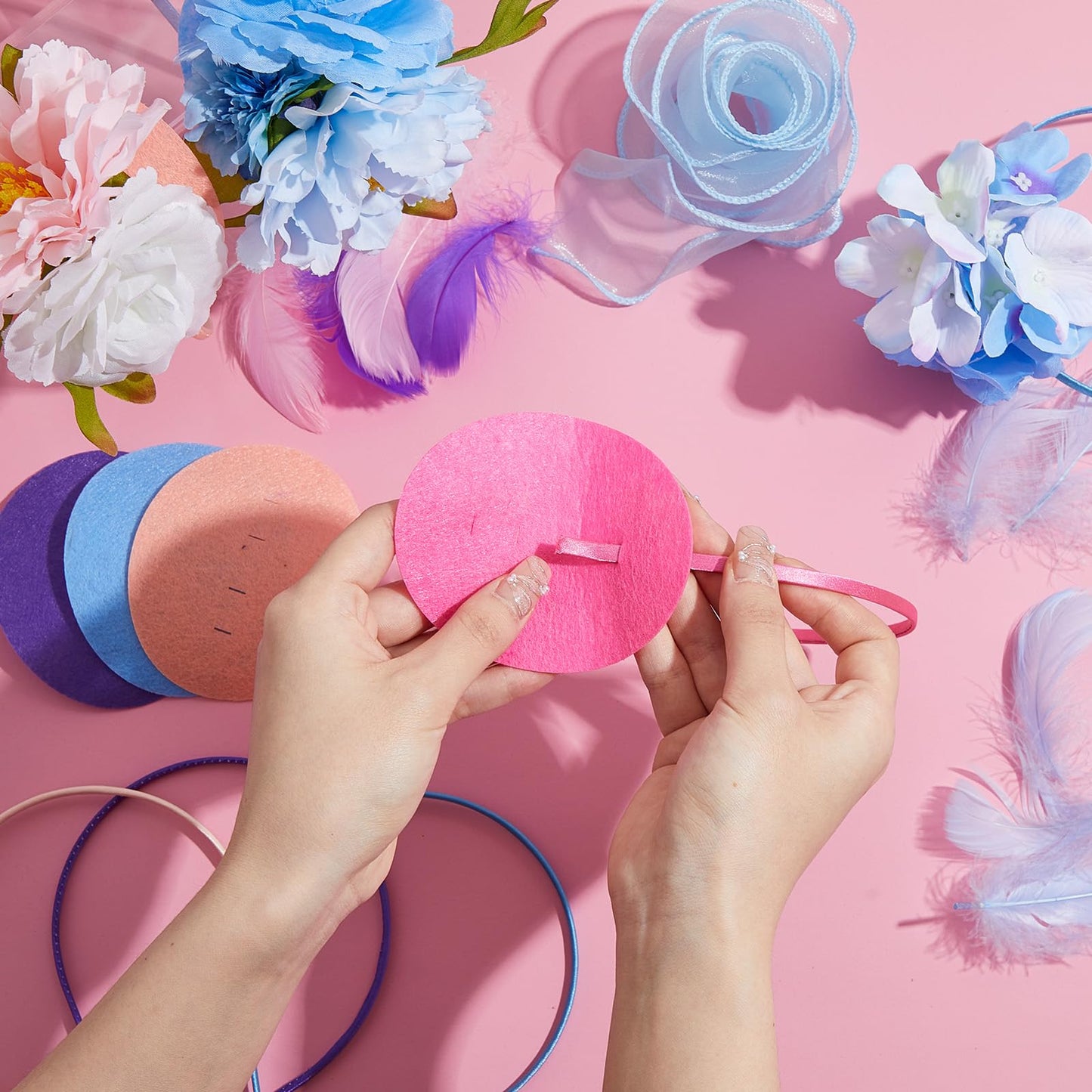 Windkream 353 Pcs Headband Making Kit for Women Include 12 Headbands 24 Fake Flowers 300 Feathers 4 Mesh Ribbons 1 Roll Double Faced Adhesive Tape 12 Butterfly Accessories for DIY Hair Tea Party Decor