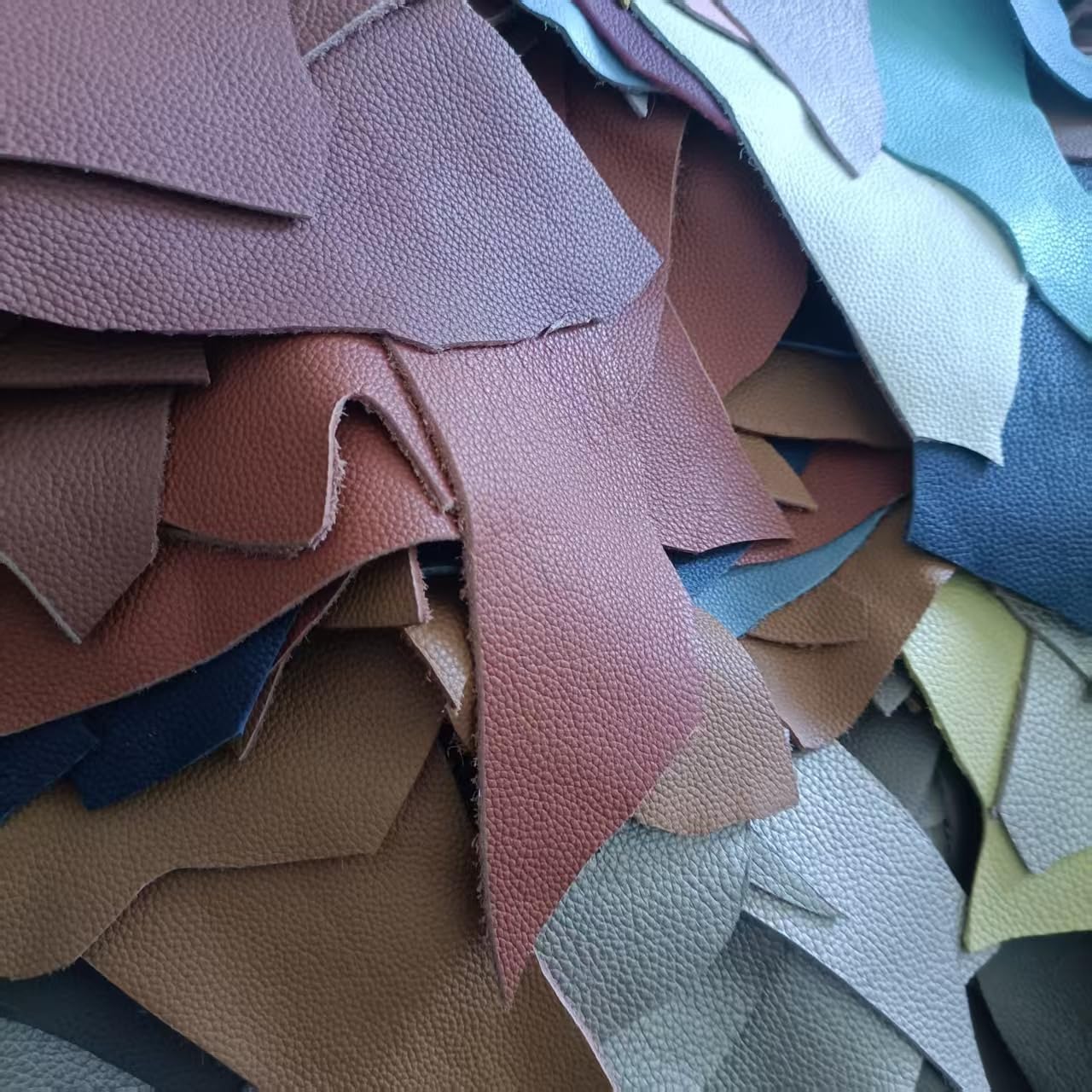 Leather Scraps, 1.5-2.0mm (3.6-5 oz) Thick Genuine Cowhide Scraps, Leather Scrap for Tools/Crafts/DIY, Mixed Colors,Leather for Crafting (Thick 500 Grams)