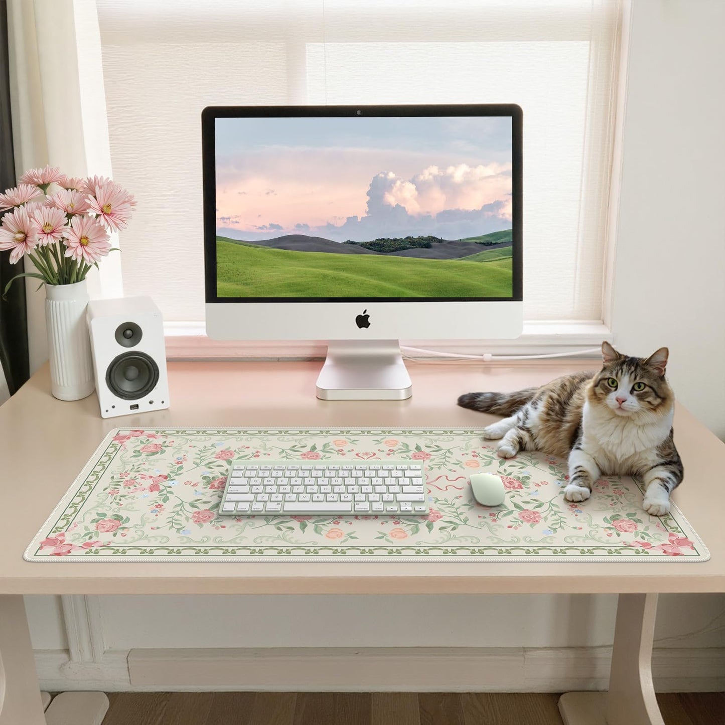 iCasso Green Desk Mat,Cute Desk Pad for Keyboard and Mouse,Anti-Slip Large Gaming Computer Mat XXL,Soft Lycra Surface Laptop Pad Women,Aesthetic Girly Desk Cover Protector for Home Office