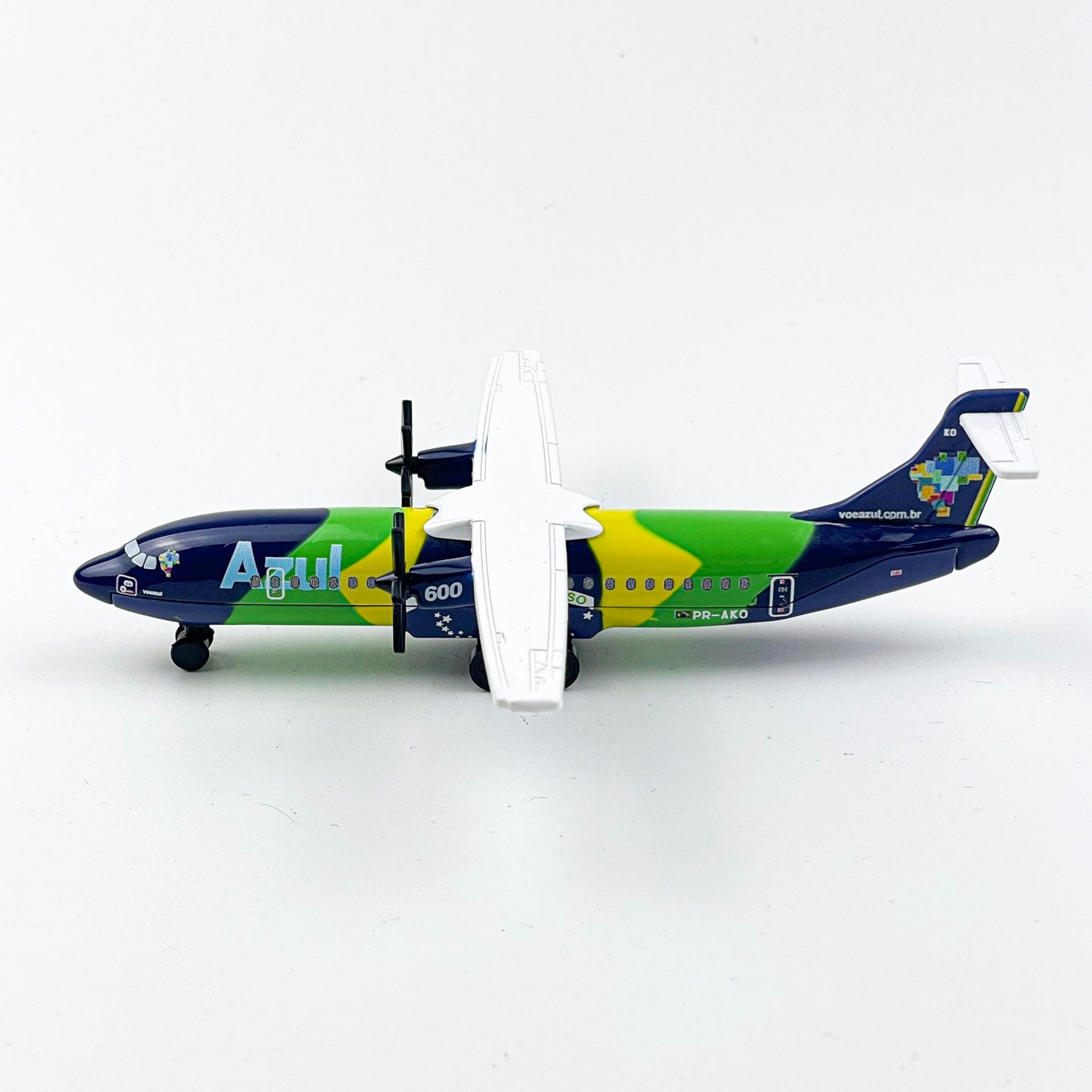 WngAur Die-Cast Propeller Airplane Model – Alloy Plane with Rolling Wheels – Miniature Aircraft Collectors & Aviation Enthusiasts