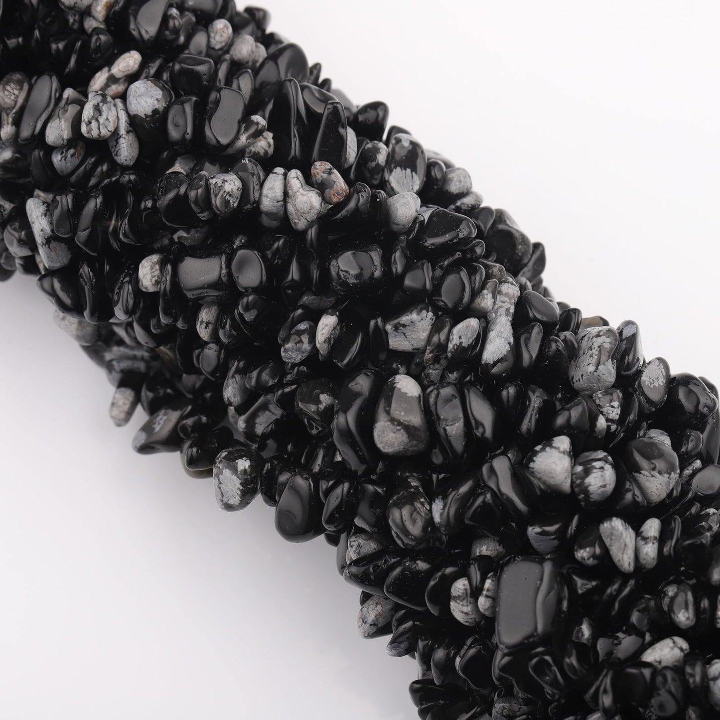 200pcs Natural Irregular Chip Stone Beads 5-8mm Pre-Drilled 30-inch Strand Semi-Precious Healing Crystal Beads for DIY Jewelry Making Bracelet Chakra Crafts Snowflakes