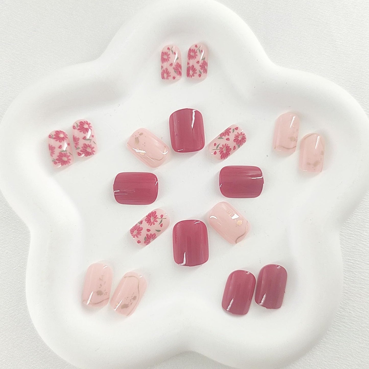 Women Press on Nails Square Short Nail Press ons Red Fake Nails Artificisl Manicure 24Pcs Light Pink Glue on Nails with Flower Lines Designs Glossy Acrylic Stick on Nails