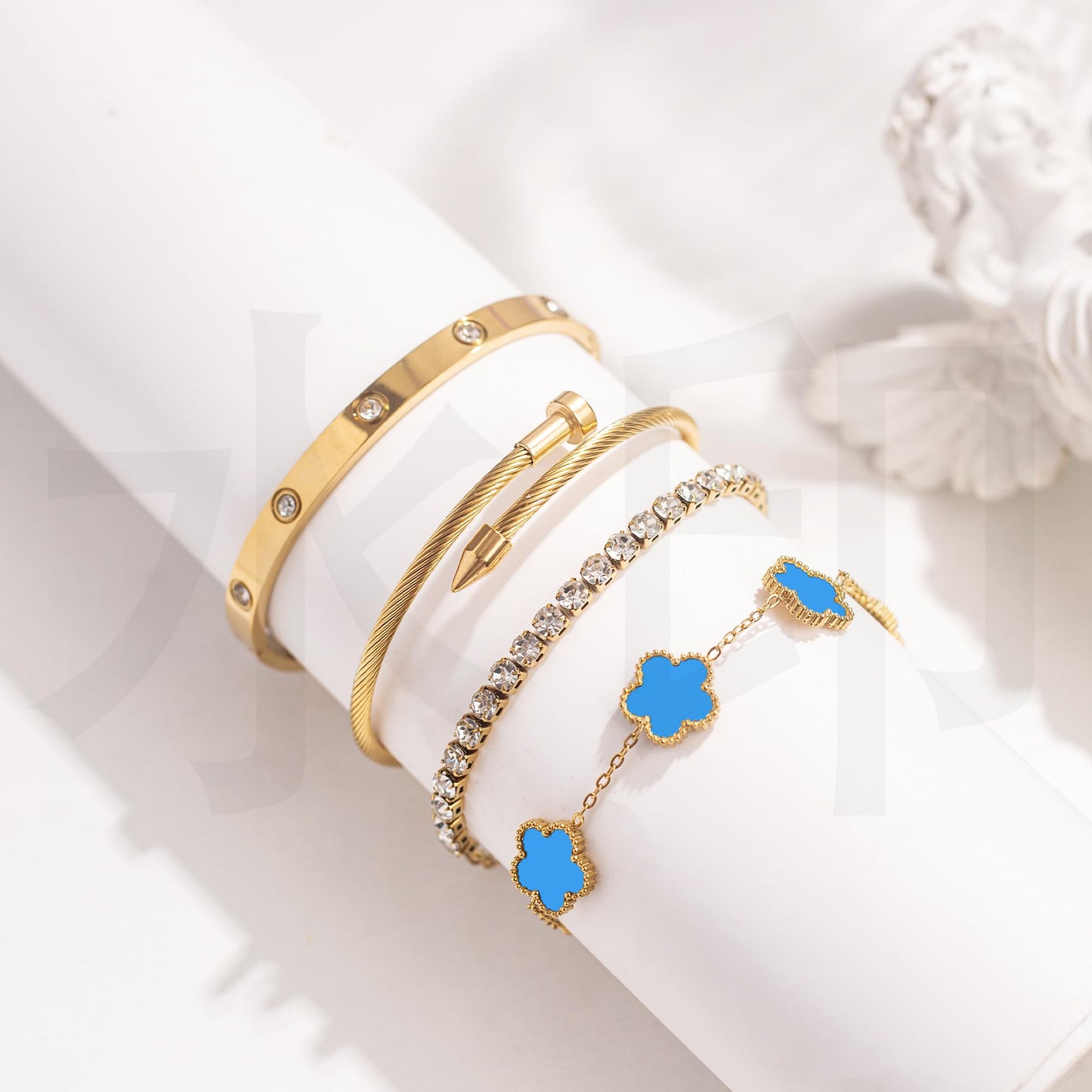 Lamdo 18K Gold Plated Womens Stackable Floral Gold Clover Bracelets Set Love Bangle Bracelets Non Tarnish, Gold Bracelet Set Trendy Jewelry,Gifts for Women's Day and Mother's Day