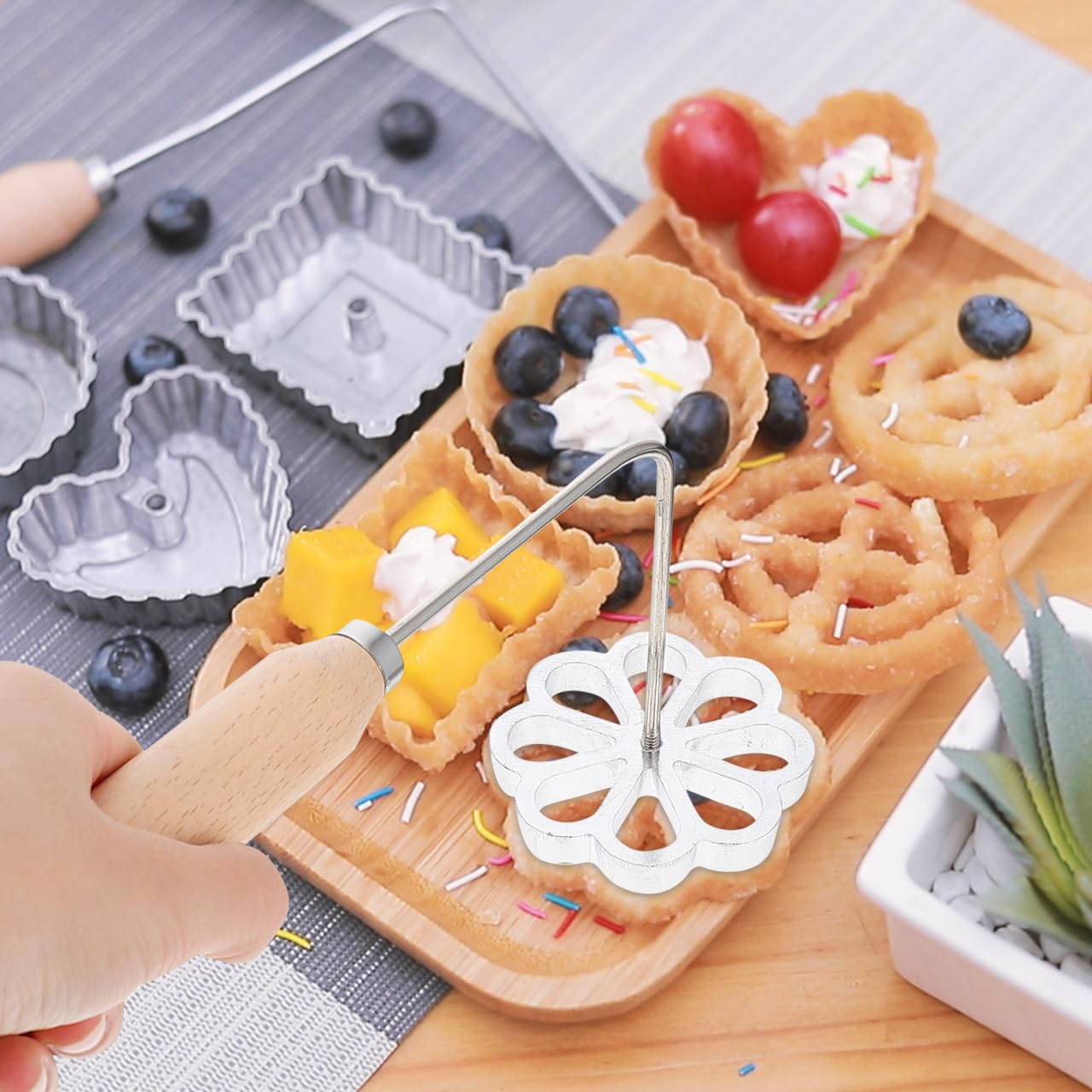 OSALADI Cookie Mold Rosette Iron Set with Wooden Handle, Flower Shaped Fried Dough Maker Tool for Rosette Cookies, Waffles, Pastry and Kitchen Baking Use