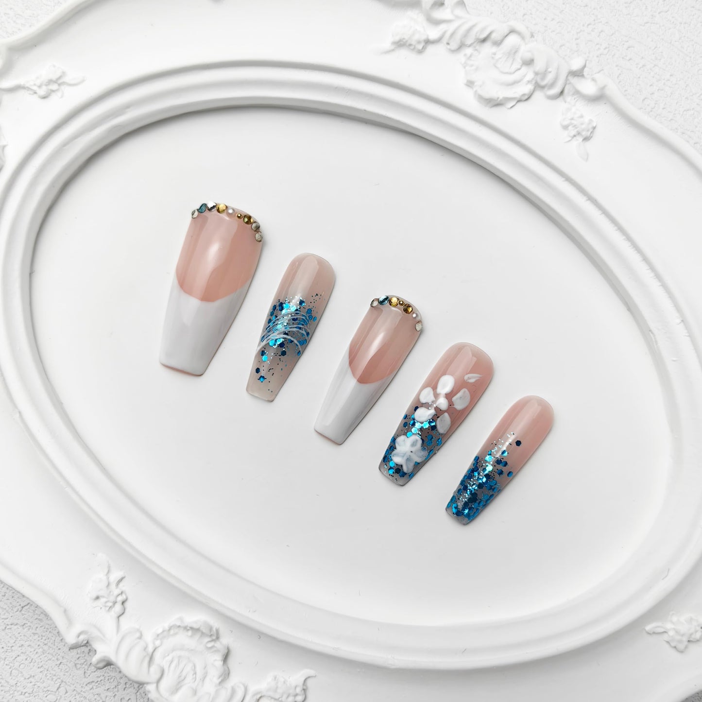 GGddsha 2025 100% Handmade Nails Reusable Medium Press-on Nail French Hand Painted Petals Full Coverage False Nail Set for Women (French-style Petal, Medium)