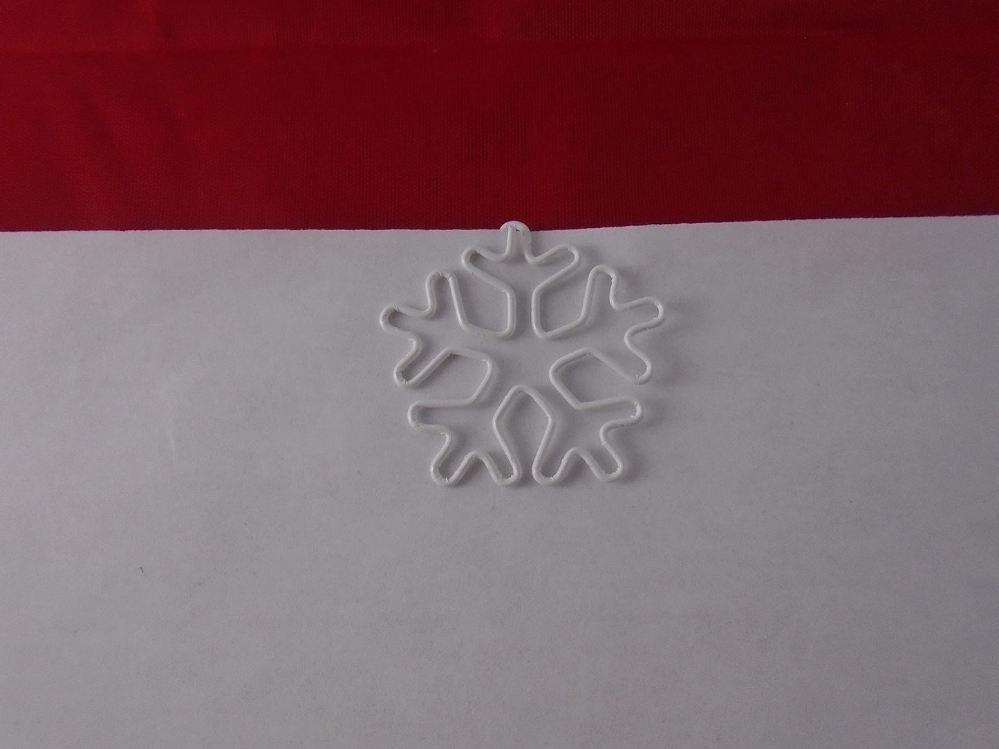 Snowflake Shaped Paper Clips (100 Count) in Tin – White Decorative Clips for Office, Desk Organization & Gifts – Butler in the Home