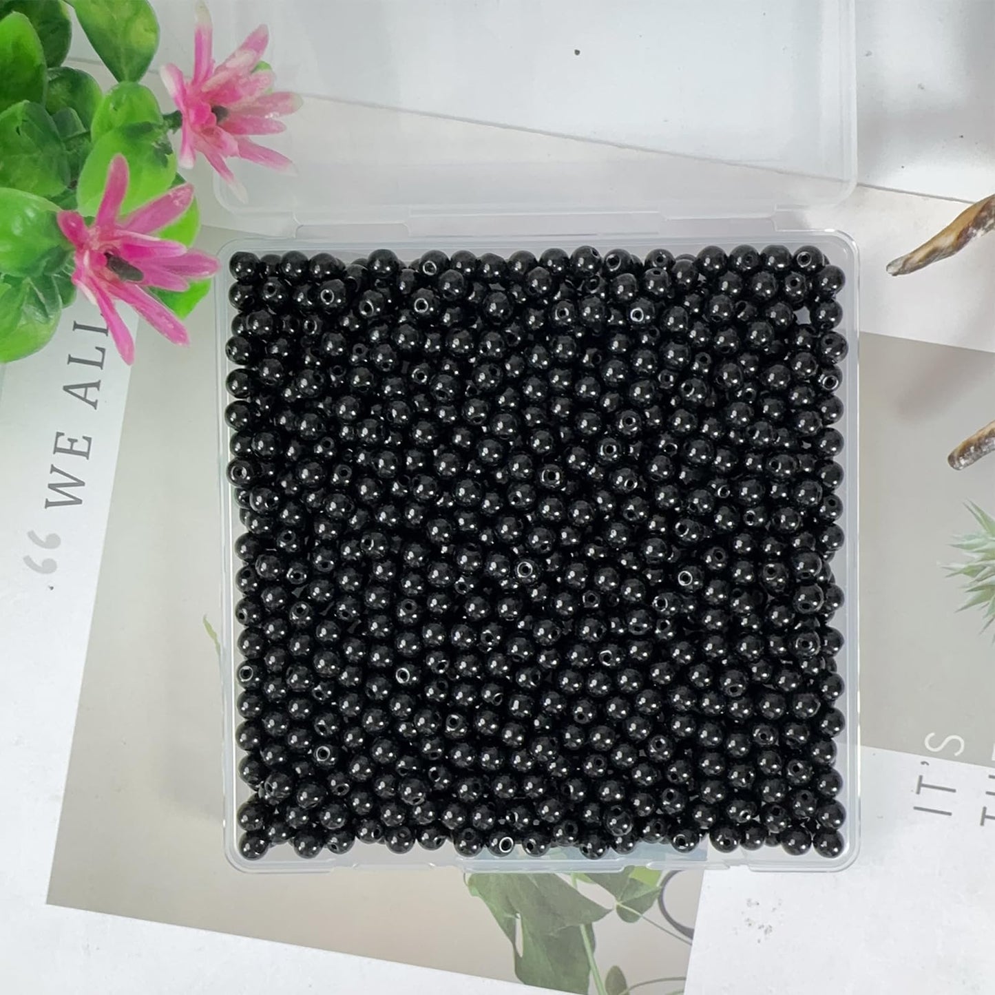 AEVORA 6mm Round Glass Beads for Jewelry Making, 900Pcs Glass Seed Beads for Bracelets, DIY Crafts (Black)