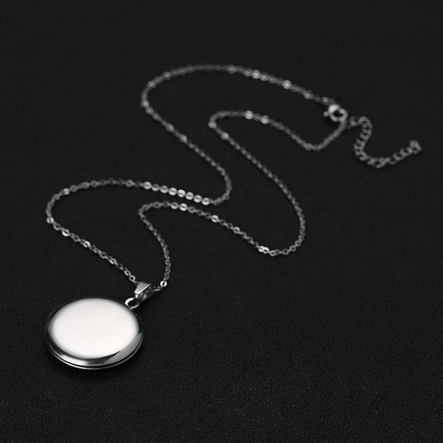 PHOCKSIN Silver Glossy Personalized Round Locket Necklace Custom Photo Locket Necklace for Women Picture Locket Pendant Necklace Text Engraved Customized Lockets Gifts for Mom Daughter