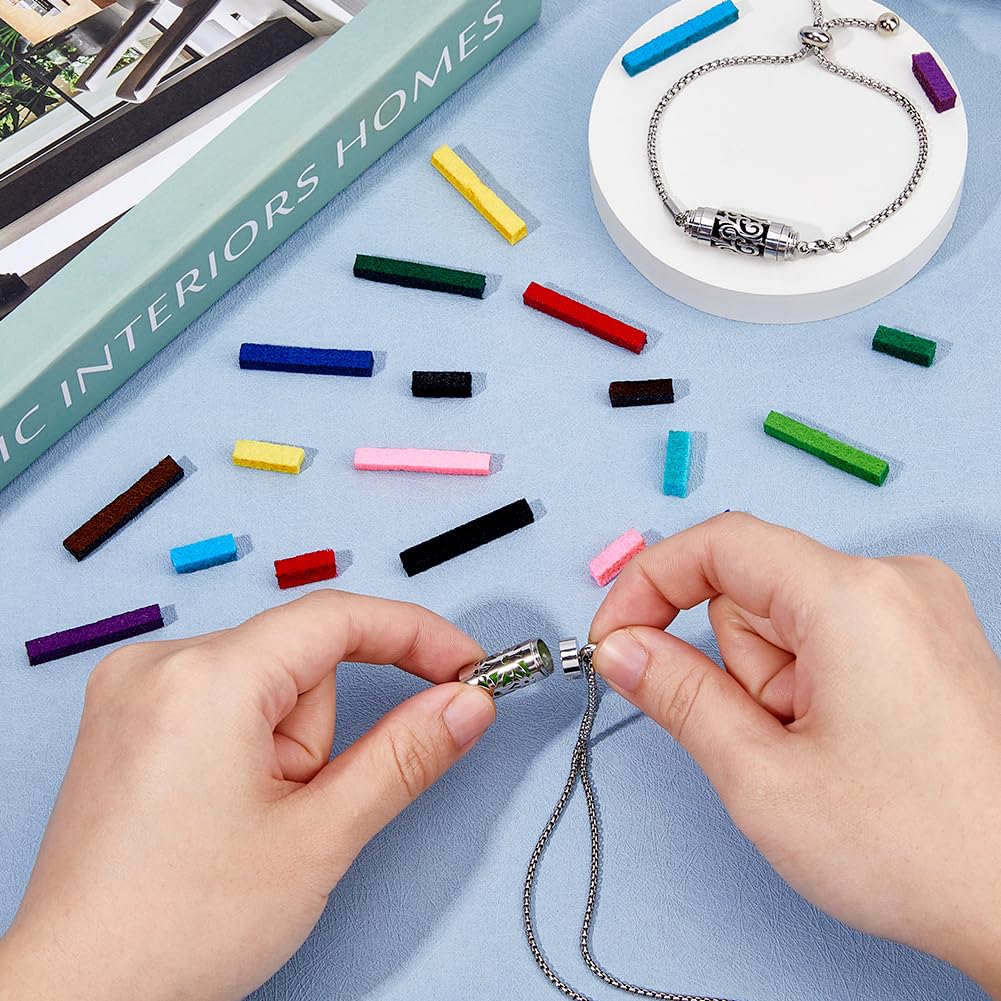 SUPERFINDINGS 2 Styles Essential Oil Diffuser Necklace Bracelet Stainless Steel Aromatherapy Locket Pendant Set with 20Pcs Felt Pads Changeable Perfume Pads Adjustable Diffuser Necklaces Gift Set