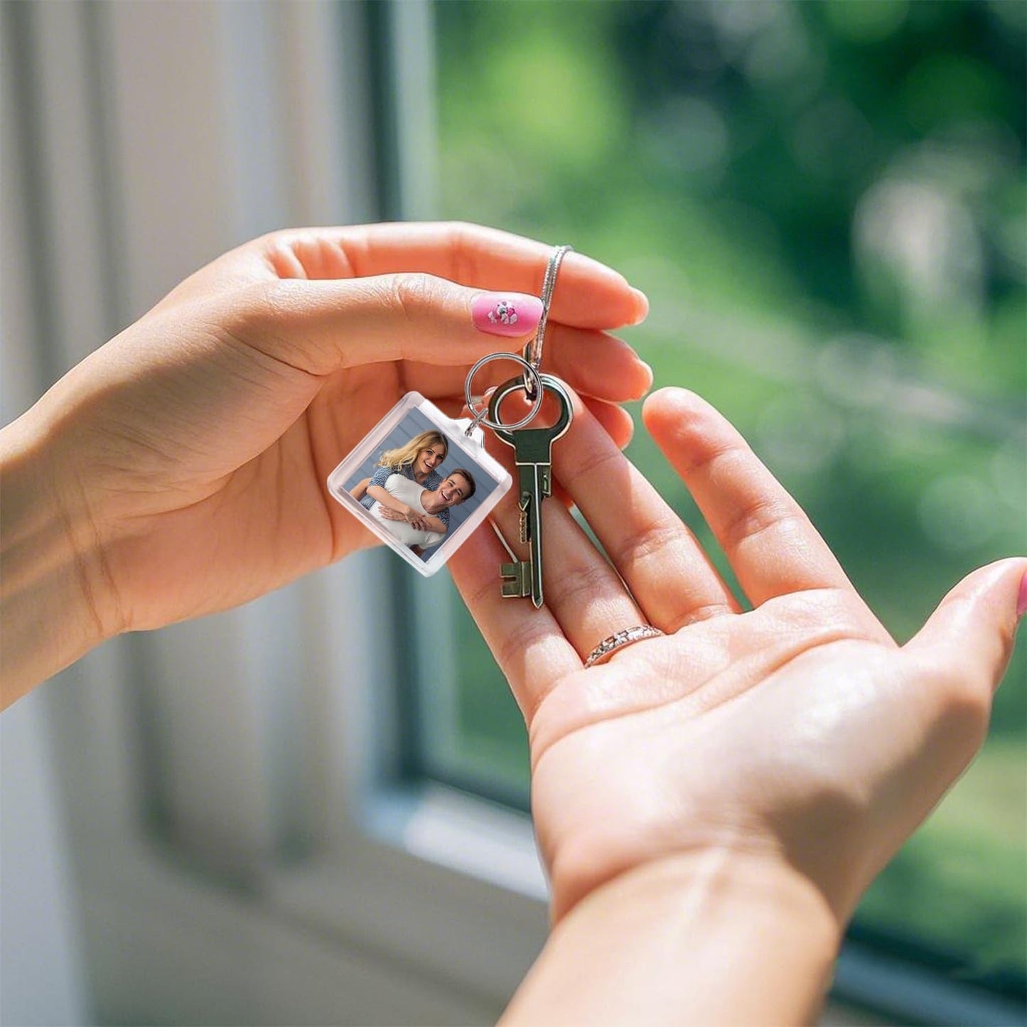Doromy 40Pcs Clear Photo Frame Keychain 4x4CM Blank Picture Insert Keyring Acrylic Picture Frame Keychain Double-sided Clear Photo Frame Key Holders for Insert 3.3 * 3.3 Pictures