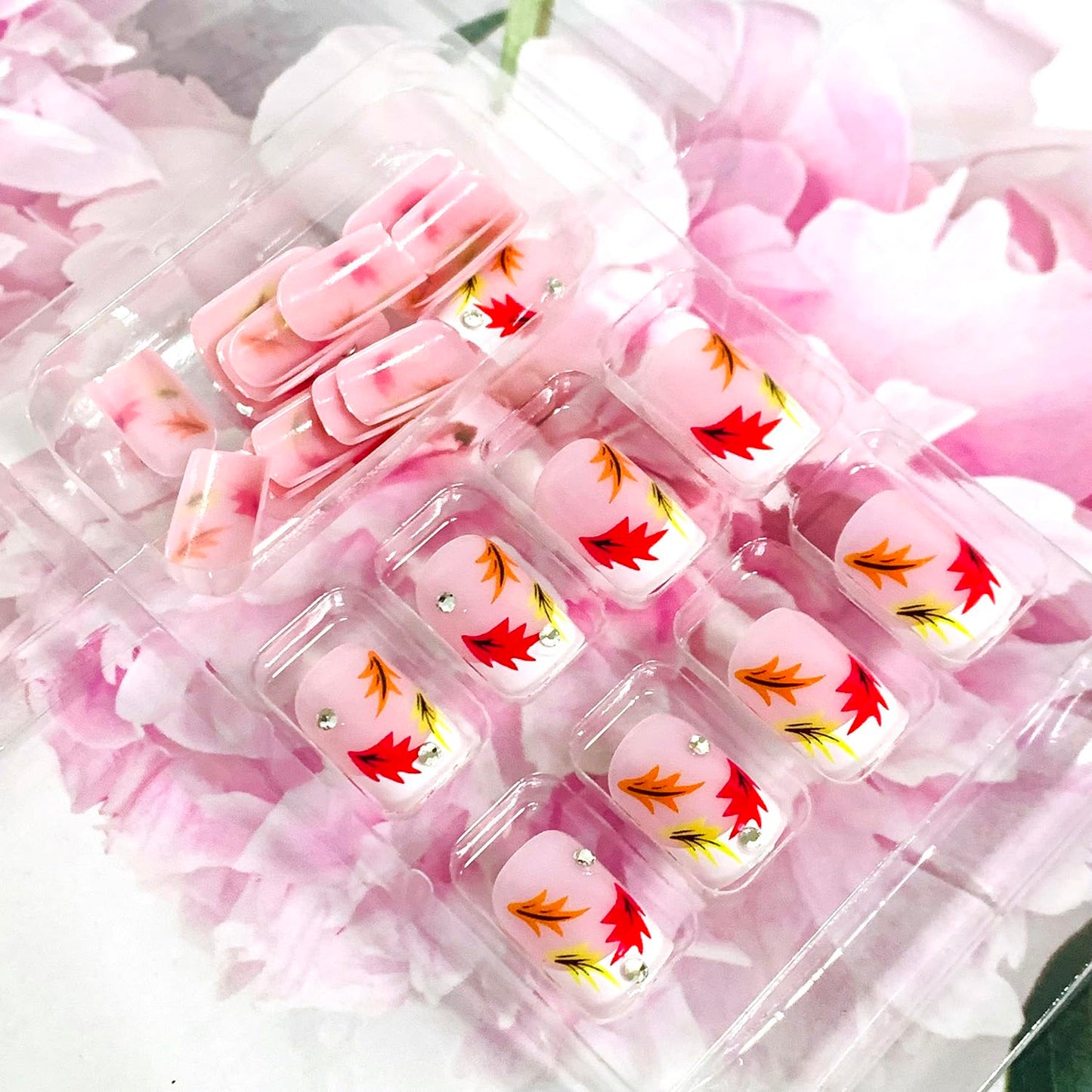 Thanksgiving Press on Short Nails Square Shaped Acrylic Glossy Full Cover Square Fall False Nails with Maple Leaf Designs Artificial Autumn Leaves Glue ons Square Fake Nails for Women Girls(YS05)