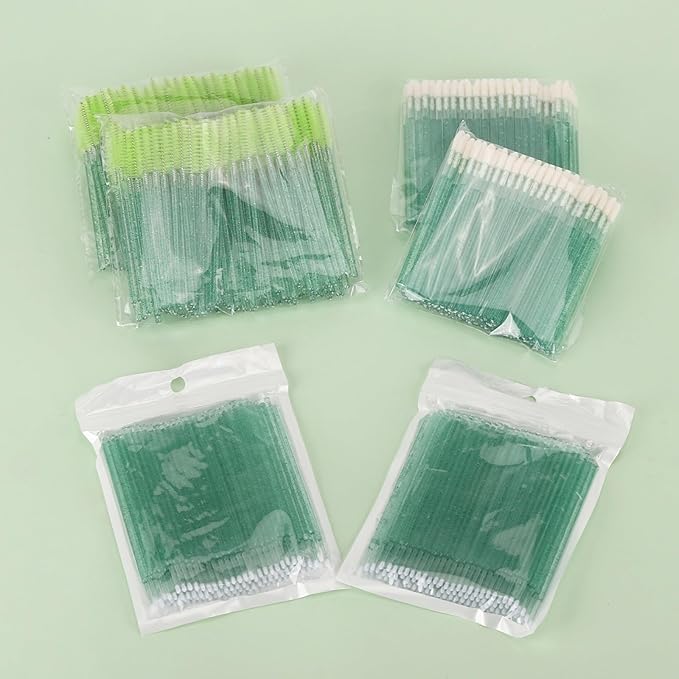 600 PCS Eyelash Extension Supplies Kit, 200 Spoolies Mascara Wands Disposable 200 Lip Brushes 200 Micro Swabs Green Eyelash Brushes Makeup Applicator Tool