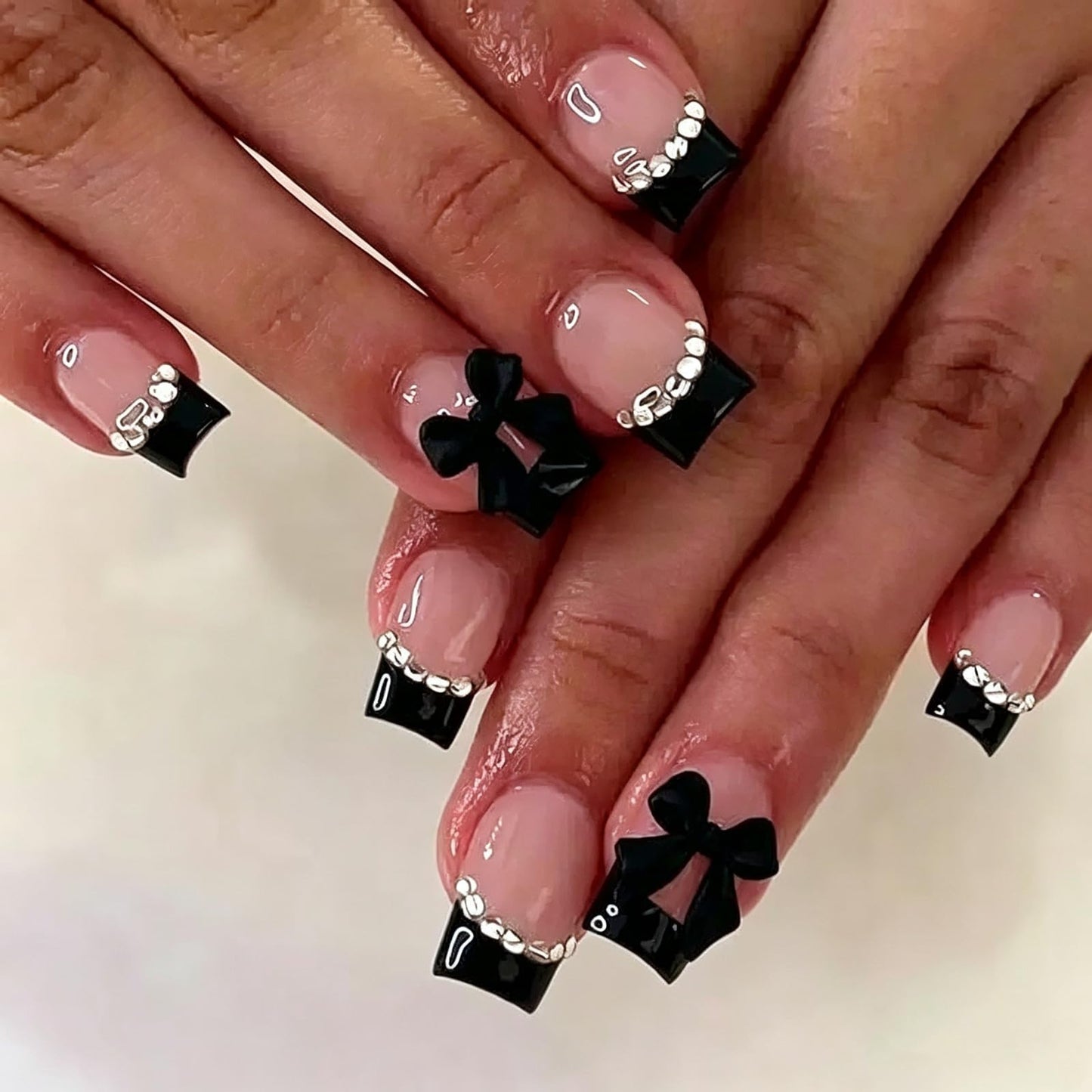 CTTHNBD Short Press on Nails Square - Black French Tip Fake Nails with Bow Charms Design - Rhinestone, Stick on - for Women 24 Pcs