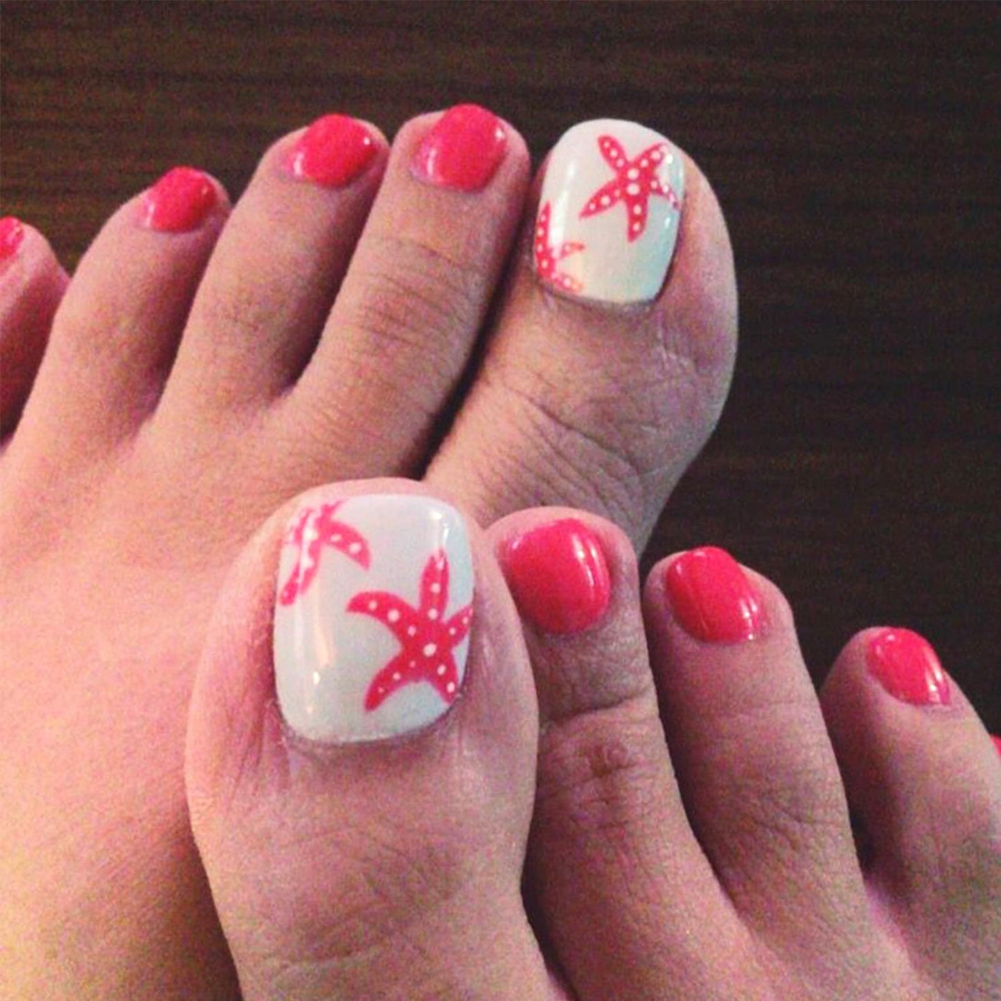 Pink Starfish Press on Toenails Short Square Fake Toenails Acrylic Toe Nail Press ons Reusable Stick on Toes Nails for Women Summer Beach Vacation Manicure 24Pcs