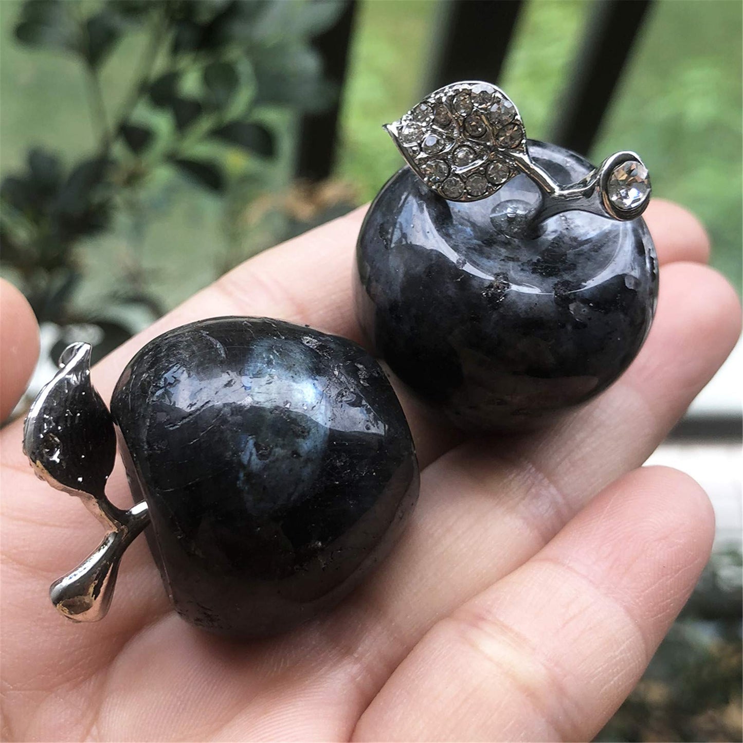 Fekuar Neyisaa Black Labradorite Crystal Apple Decor, Healing Crystals Pocket Stone Fruit Figurine Craft Home Decoration 30mm