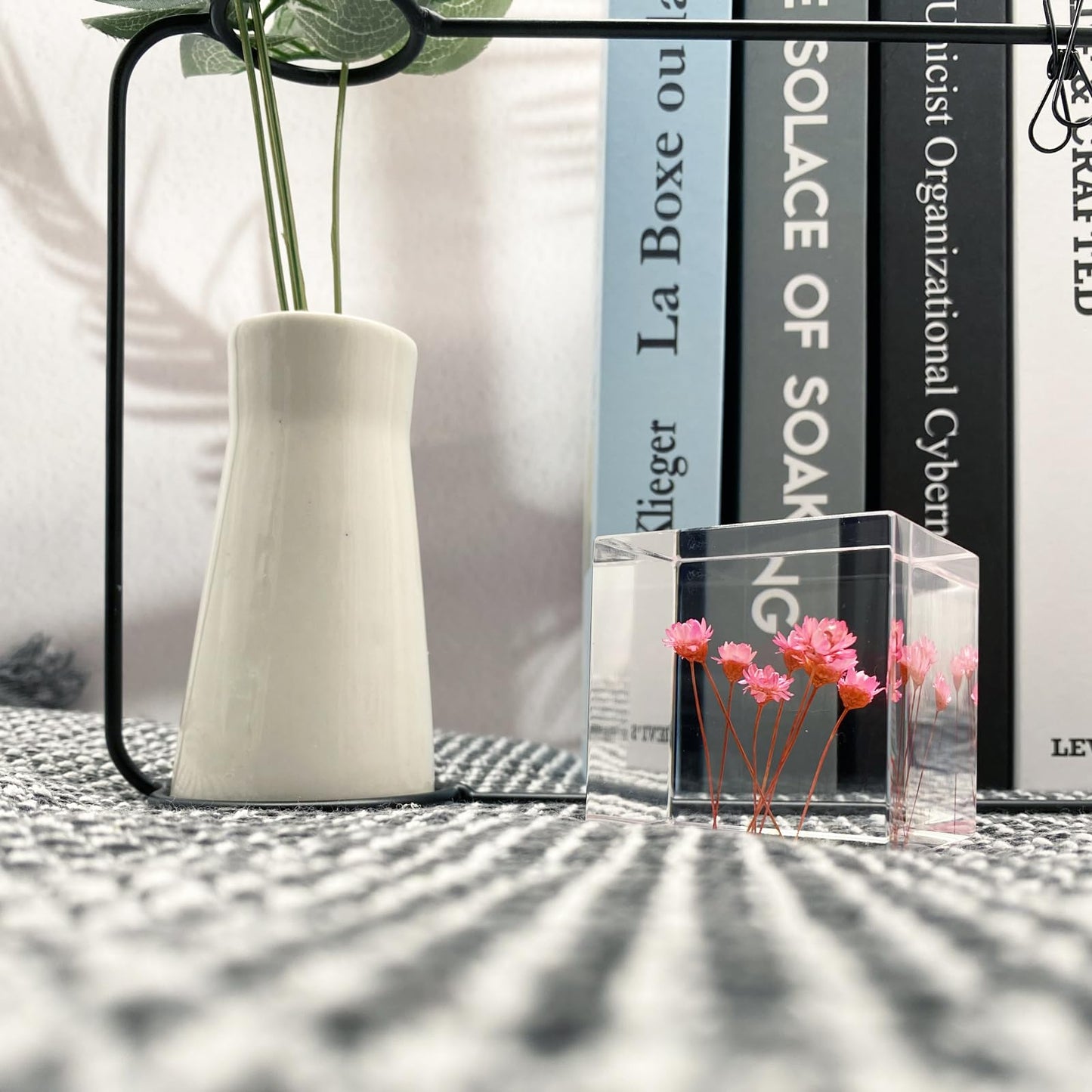 Bon Cube Acrylic Cube Paperweight with Decorative 3D Preserved Flowers, 1.97'' Cube 7.0 oz, Pink Real Starflowers (Resembles Daisy), Aesthetic Desk Shelf Decor and Good Luck Gift for Her
