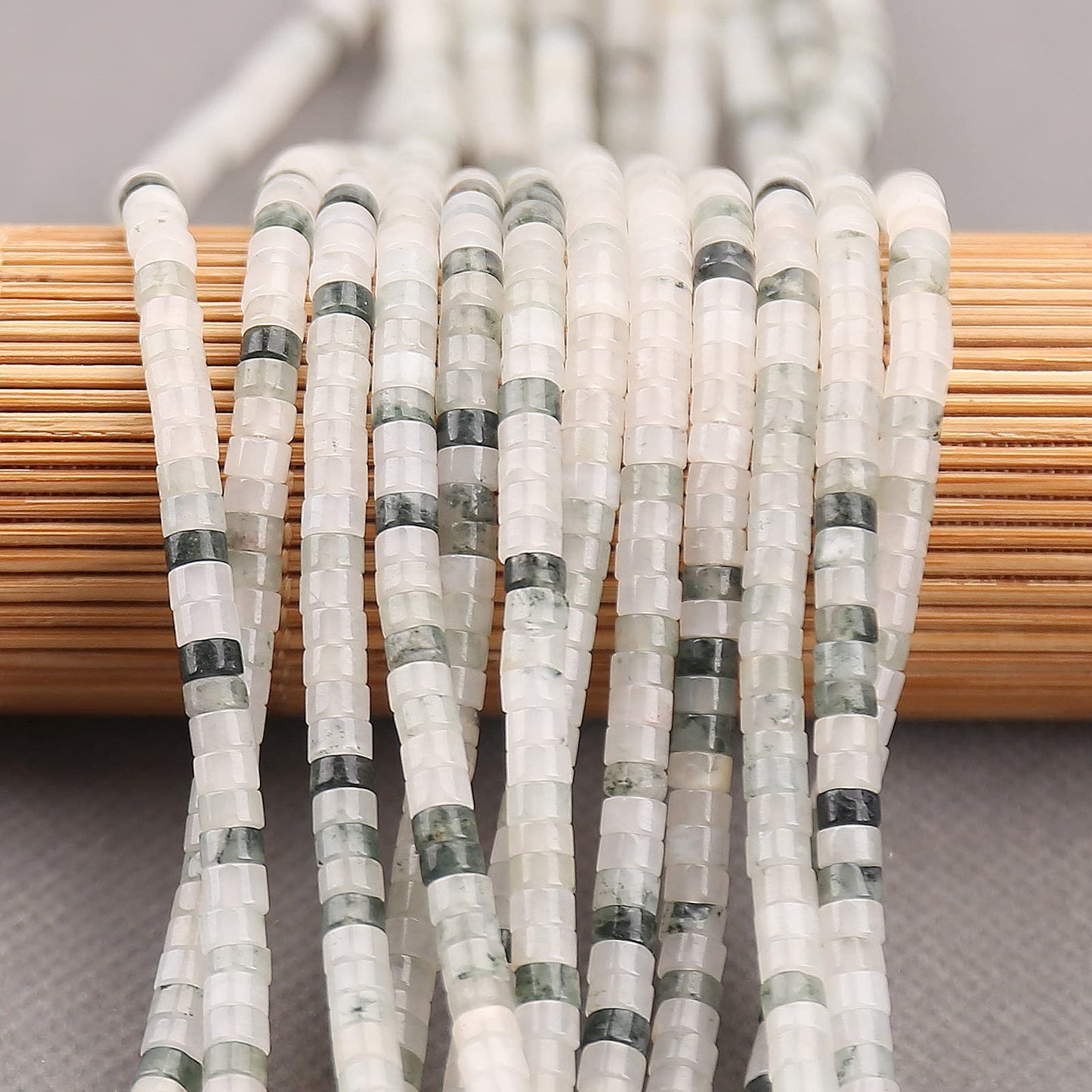 150PCs Natural Iceberg Jade Spacer Beads, Loose Semi Precious Flat Round Gemstone Heishi Disc Stone Beads for Beading Jewelry Making 4mm*2mm 38cm
